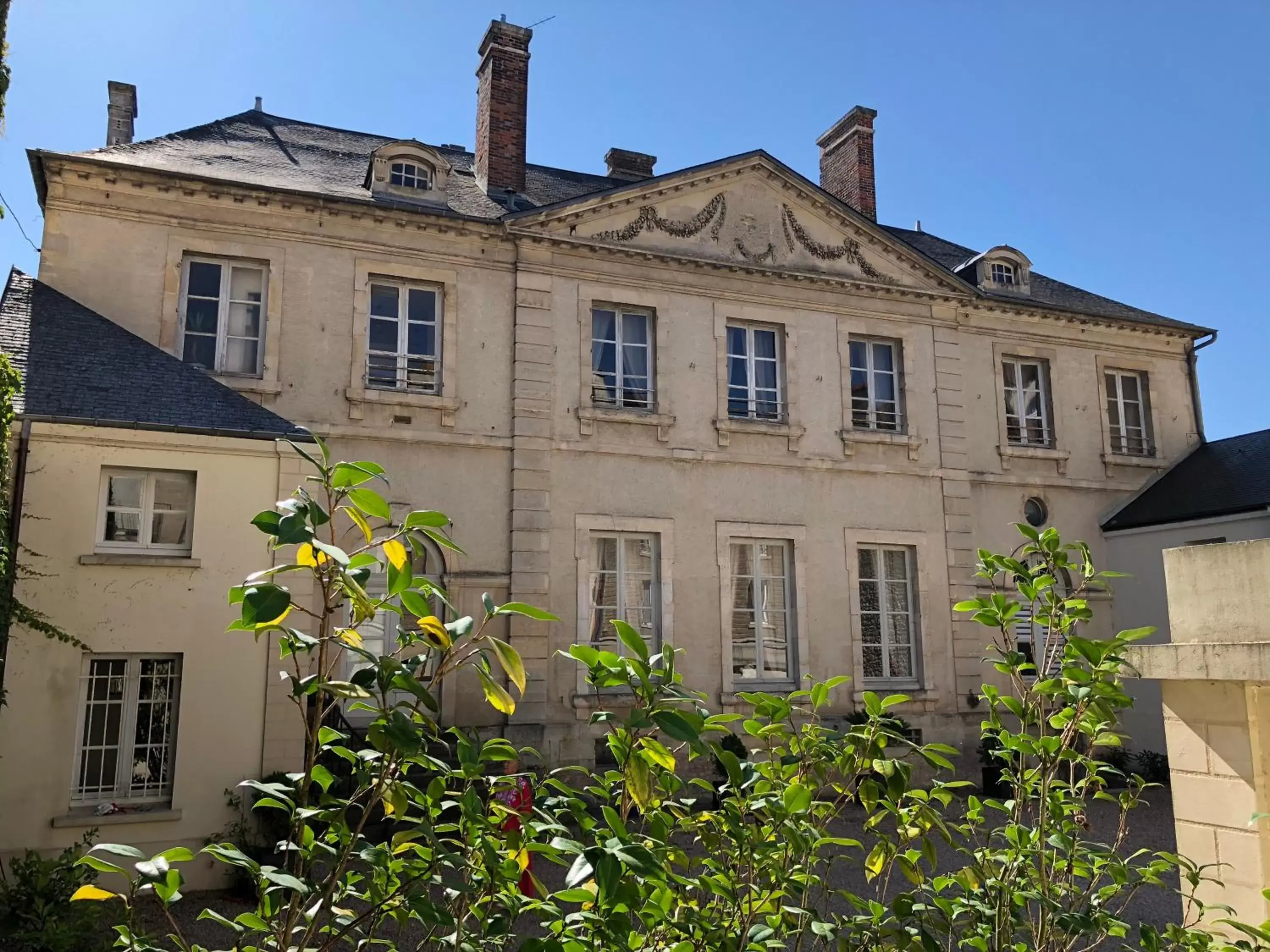 Facade/entrance, Property Building in Castel Saint-Léonard