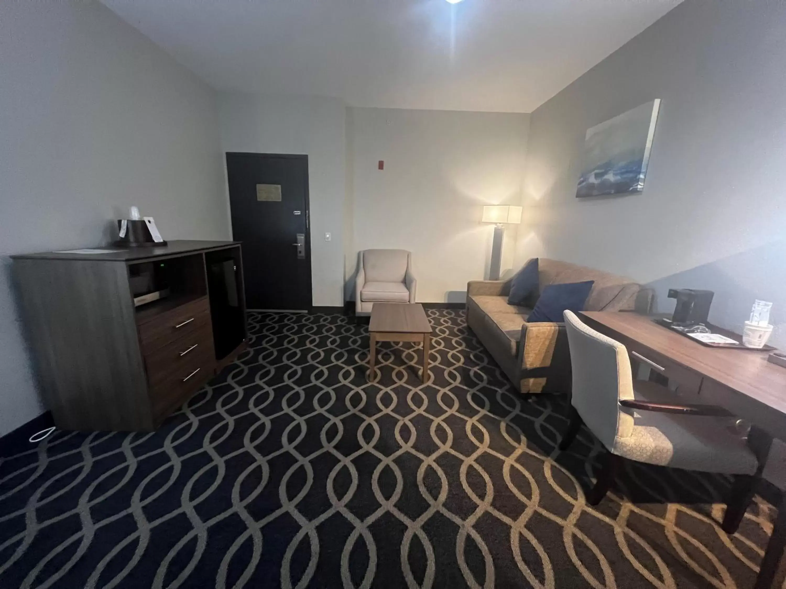 Living room in Wingate by Wyndham Humble/Houston Intercontinental Airport