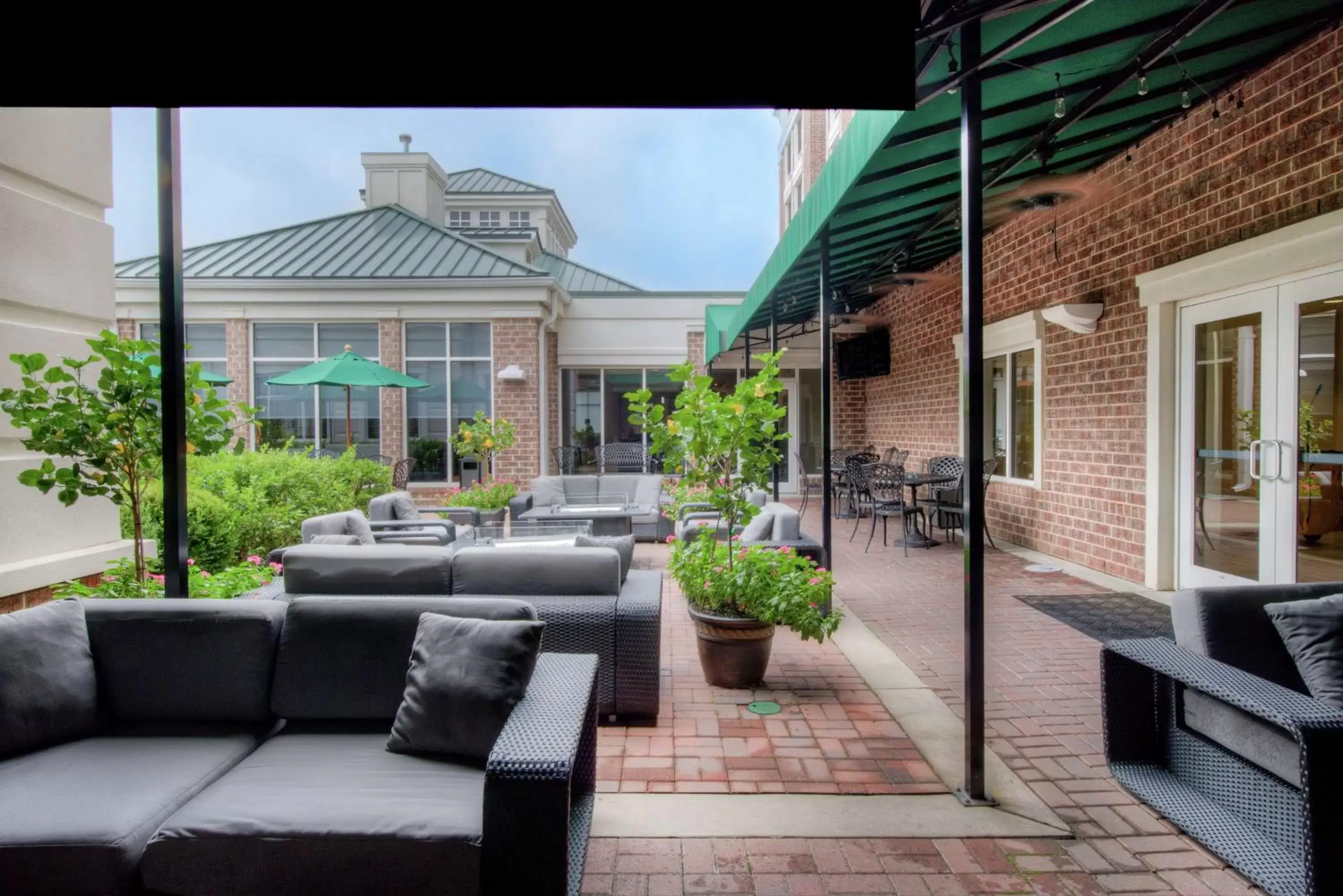 Patio in Hilton Garden Inn Durham Southpoint