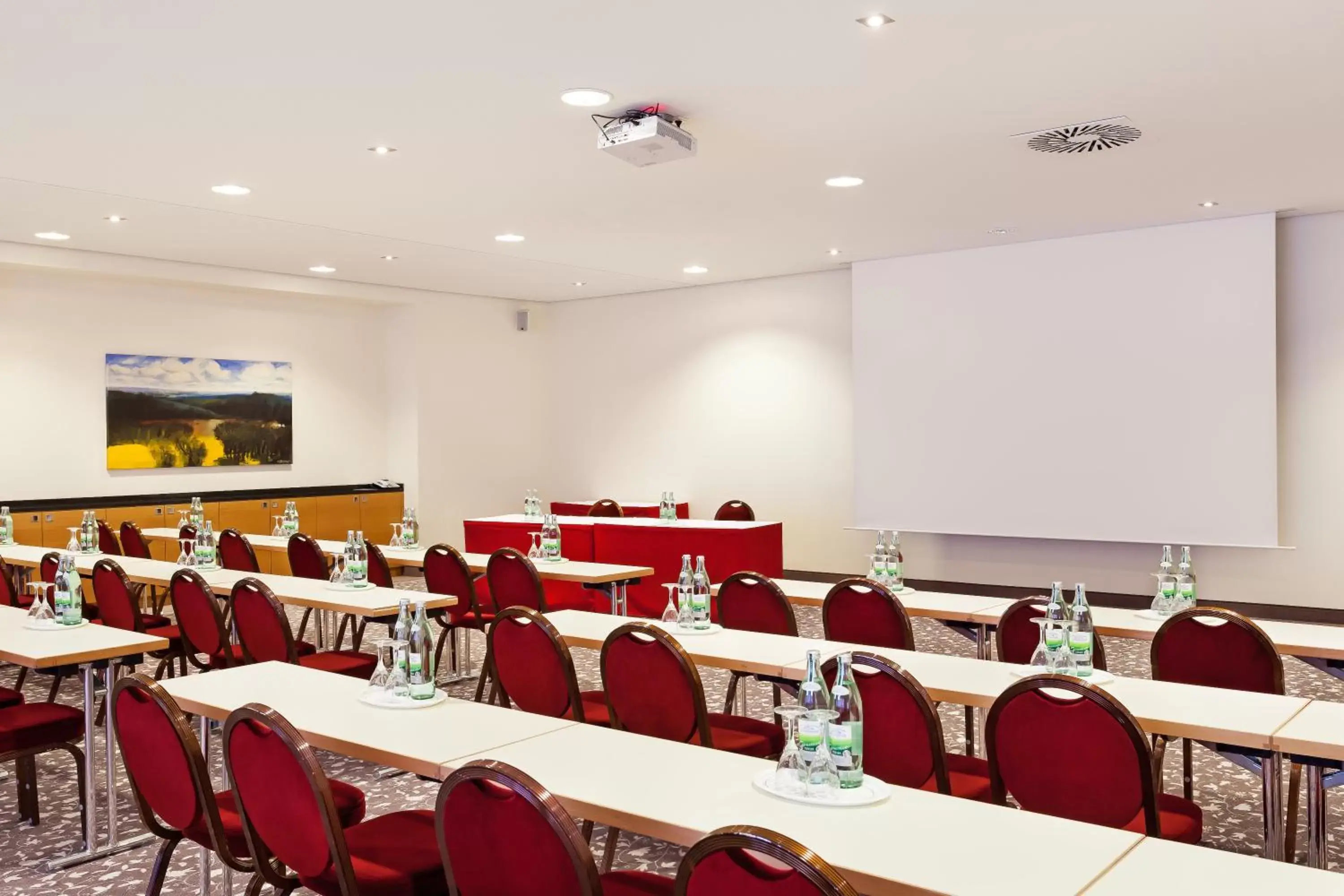 Meeting/conference room in Holiday Inn Nürnberg City Centre, an IHG Hotel