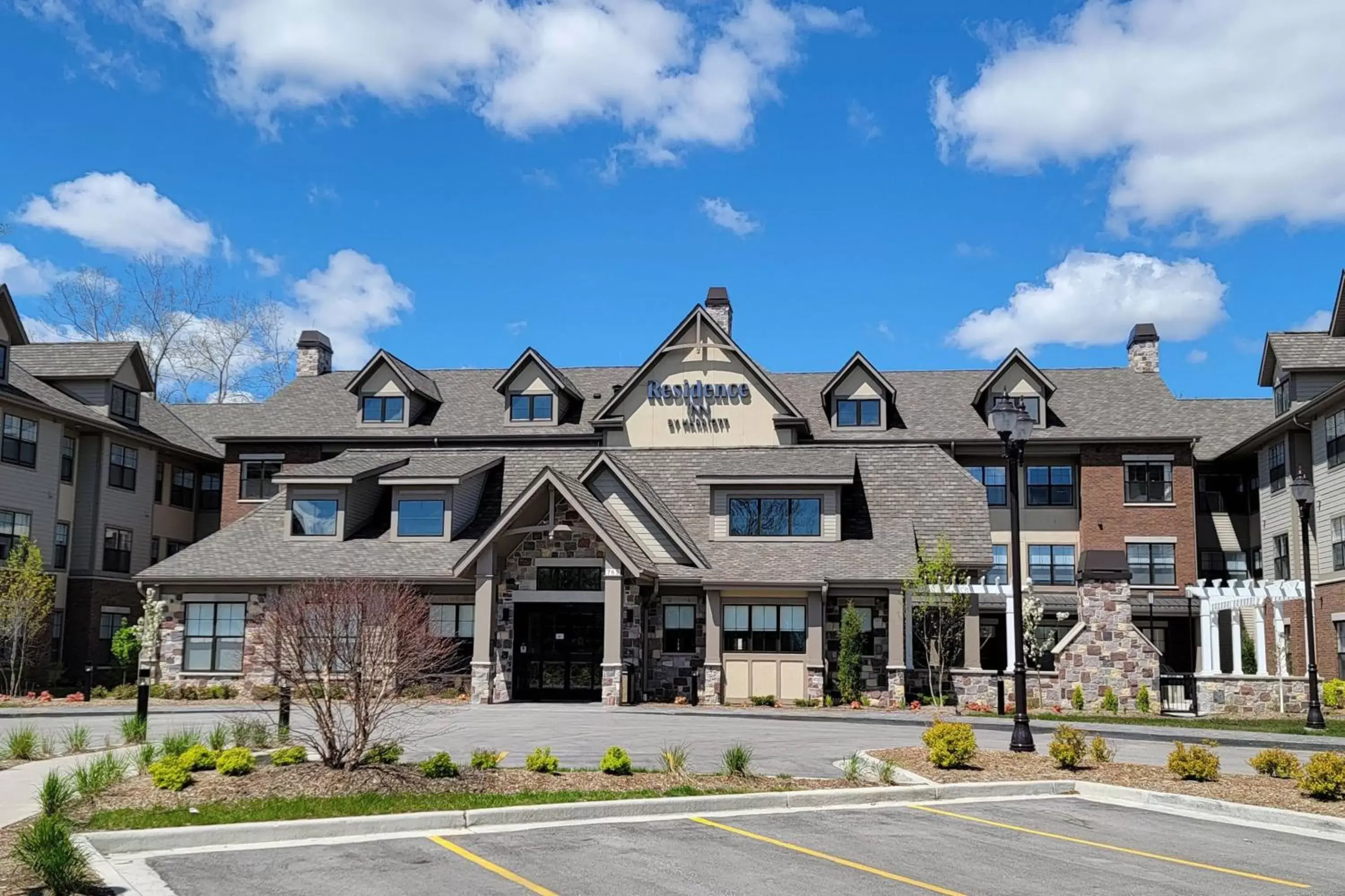 Property Building in Residence Inn by Marriott Milwaukee Brookfield