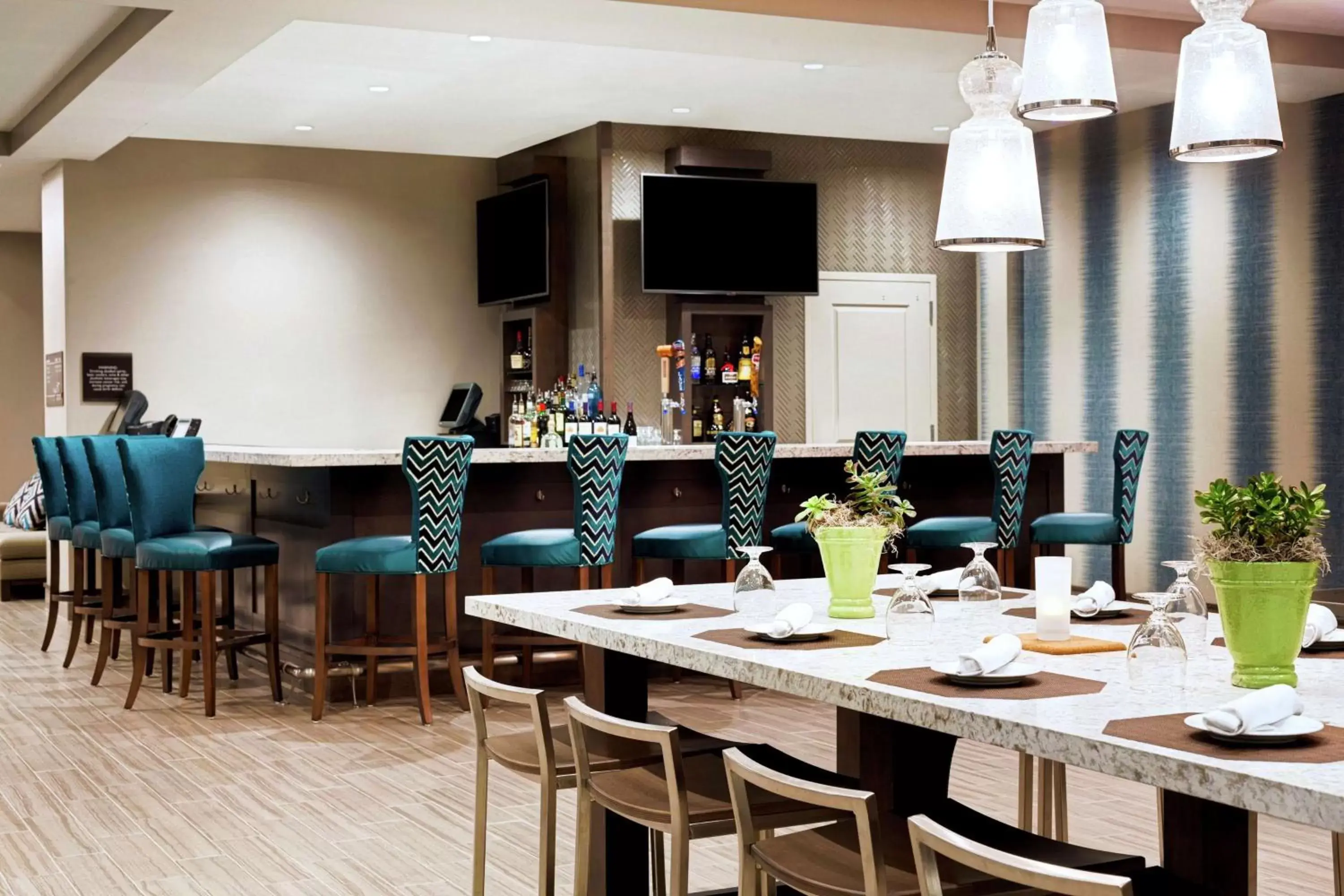 Lounge or bar, Restaurant/Places to Eat in Hilton Garden Inn Lenox Pittsfield