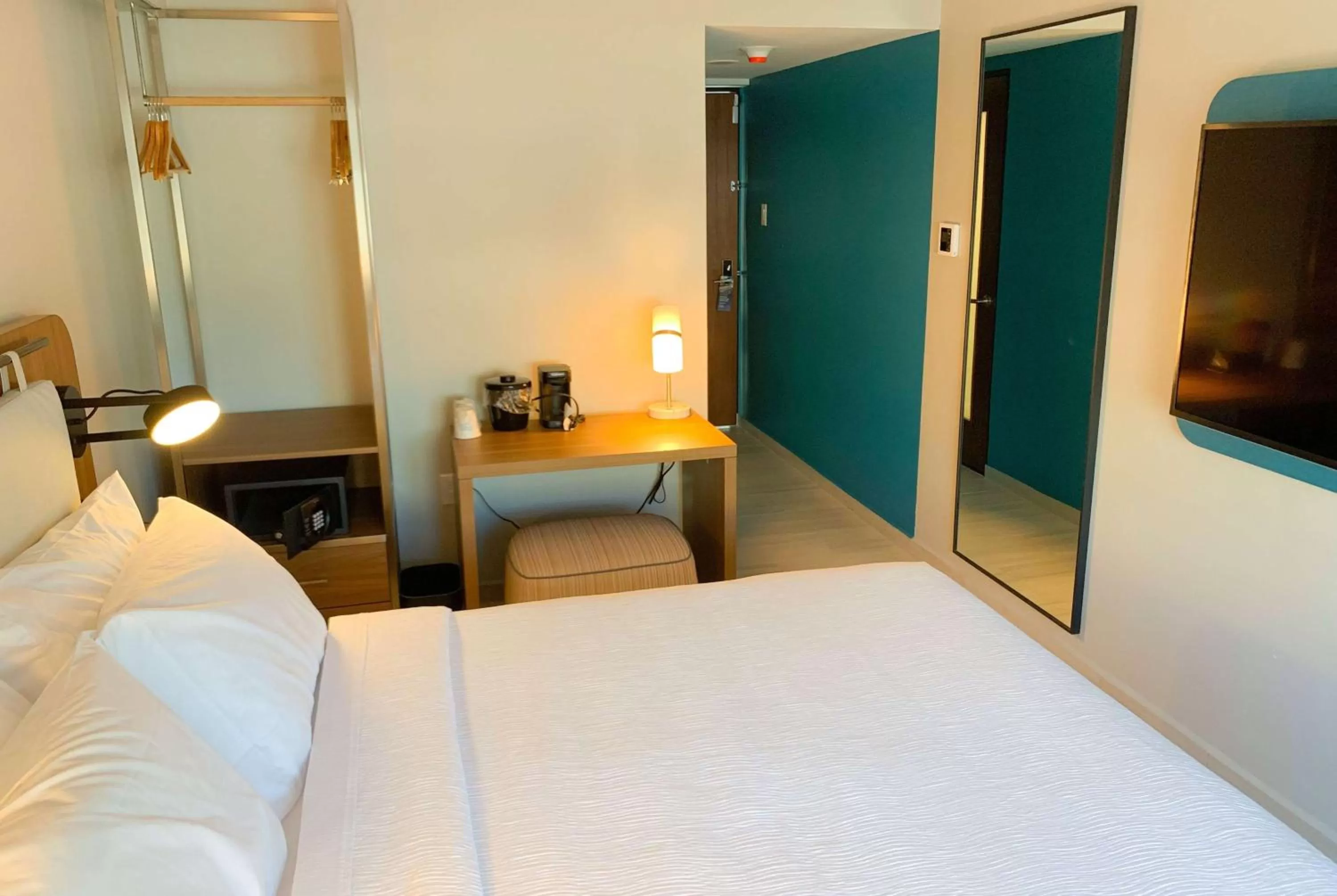 Photo of the whole room, Bed in TRYP by Wyndham Mayaguez