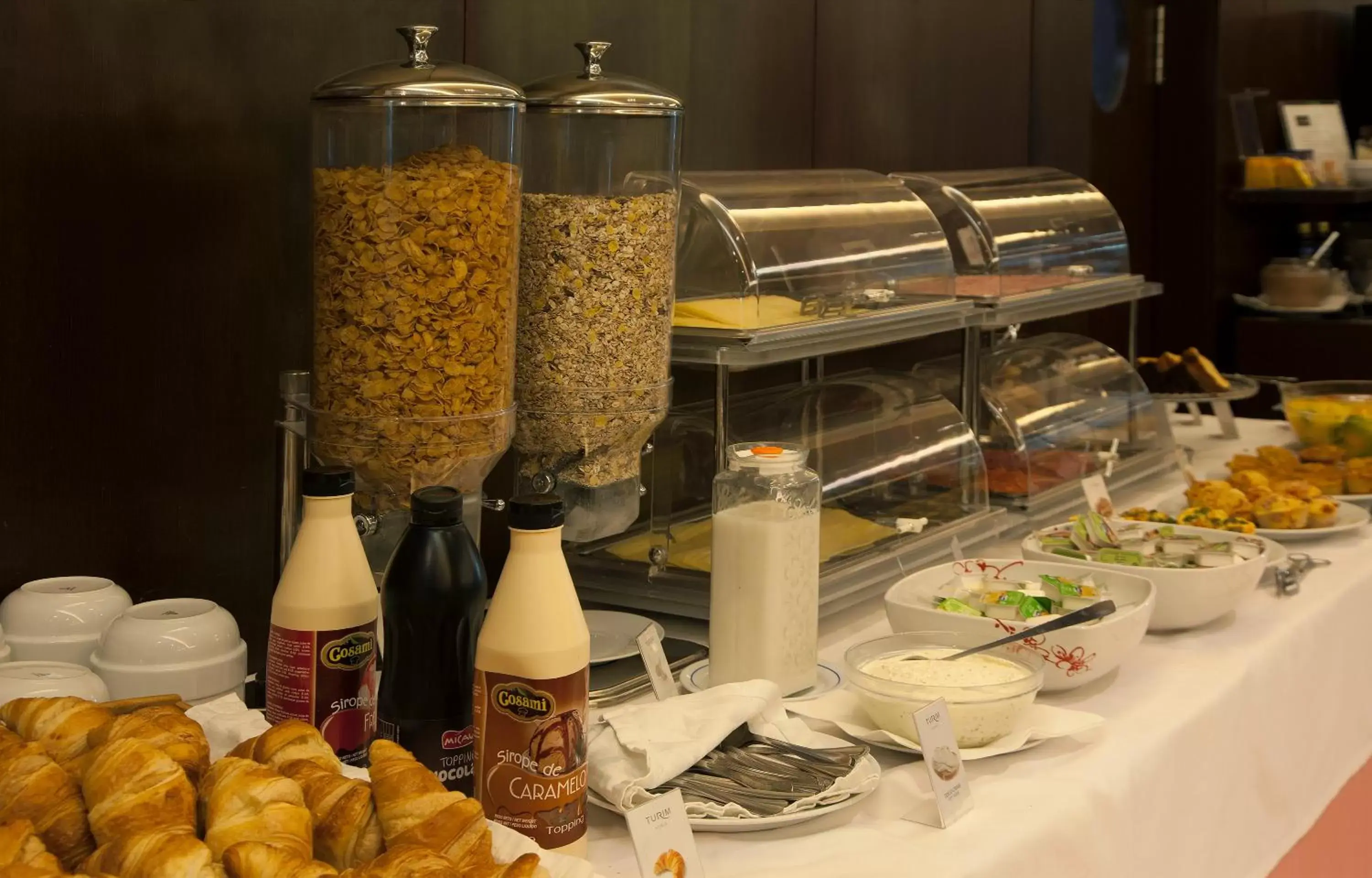 Buffet breakfast, Restaurant/Places to Eat in TURIM Restauradores Hotel
