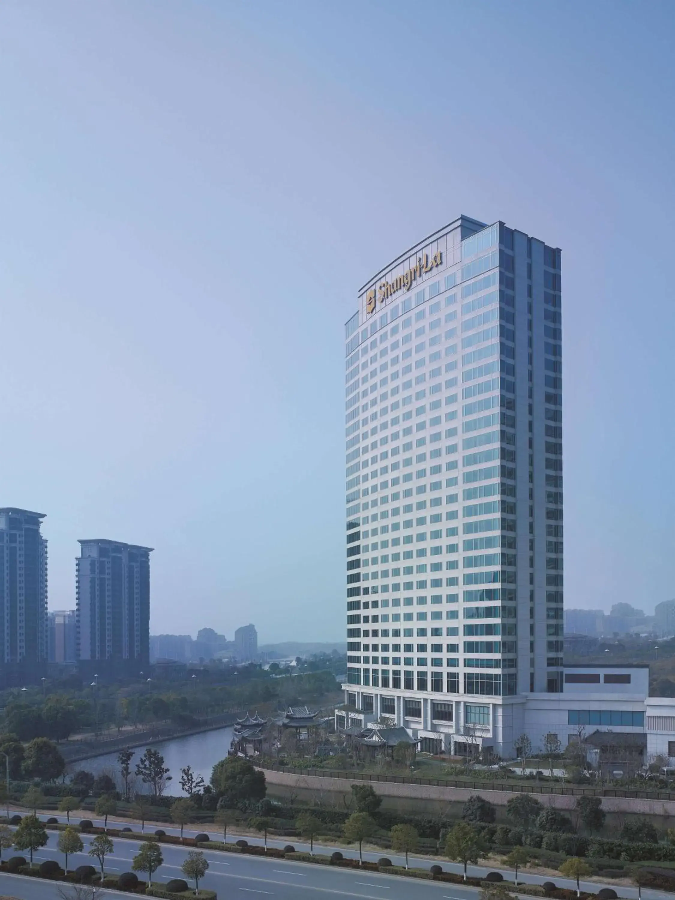 Property building in Shangri-La Hotel Yangzhou