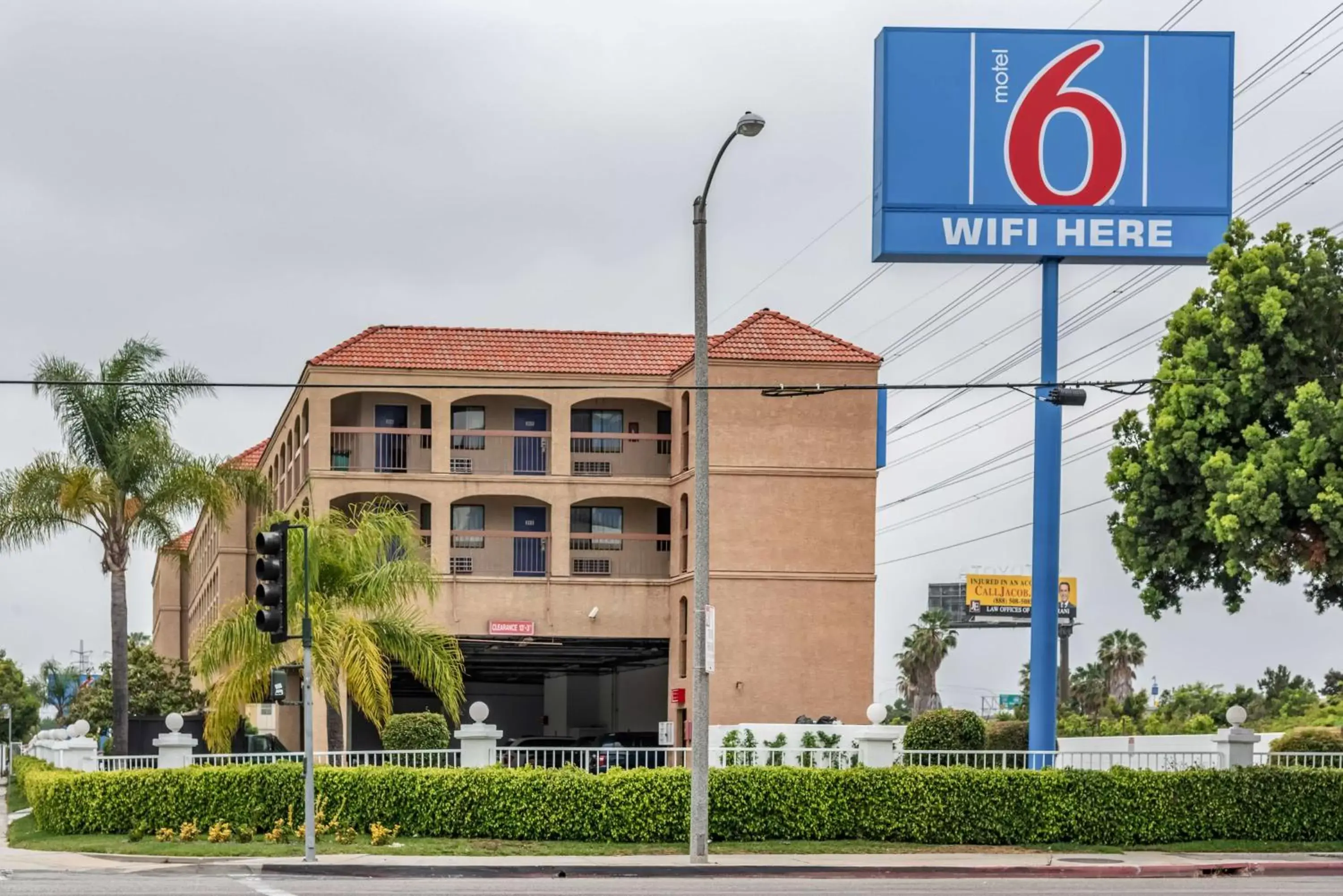 Property Building in Motel 6-Gardena, CA - South