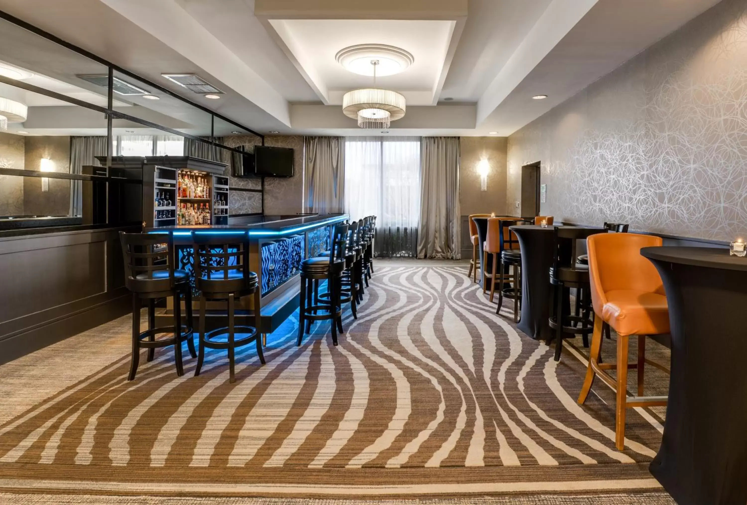 Lobby or reception, Restaurant/Places to Eat in Crowne Plaza Suffern-Mahwah, an IHG Hotel