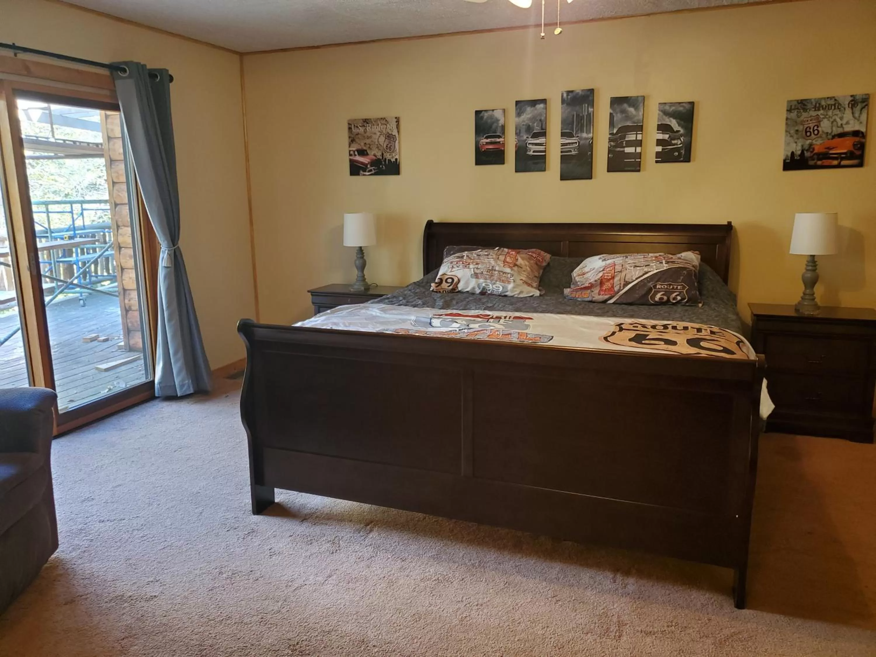 Bedroom, Bed in Snyder's Knob