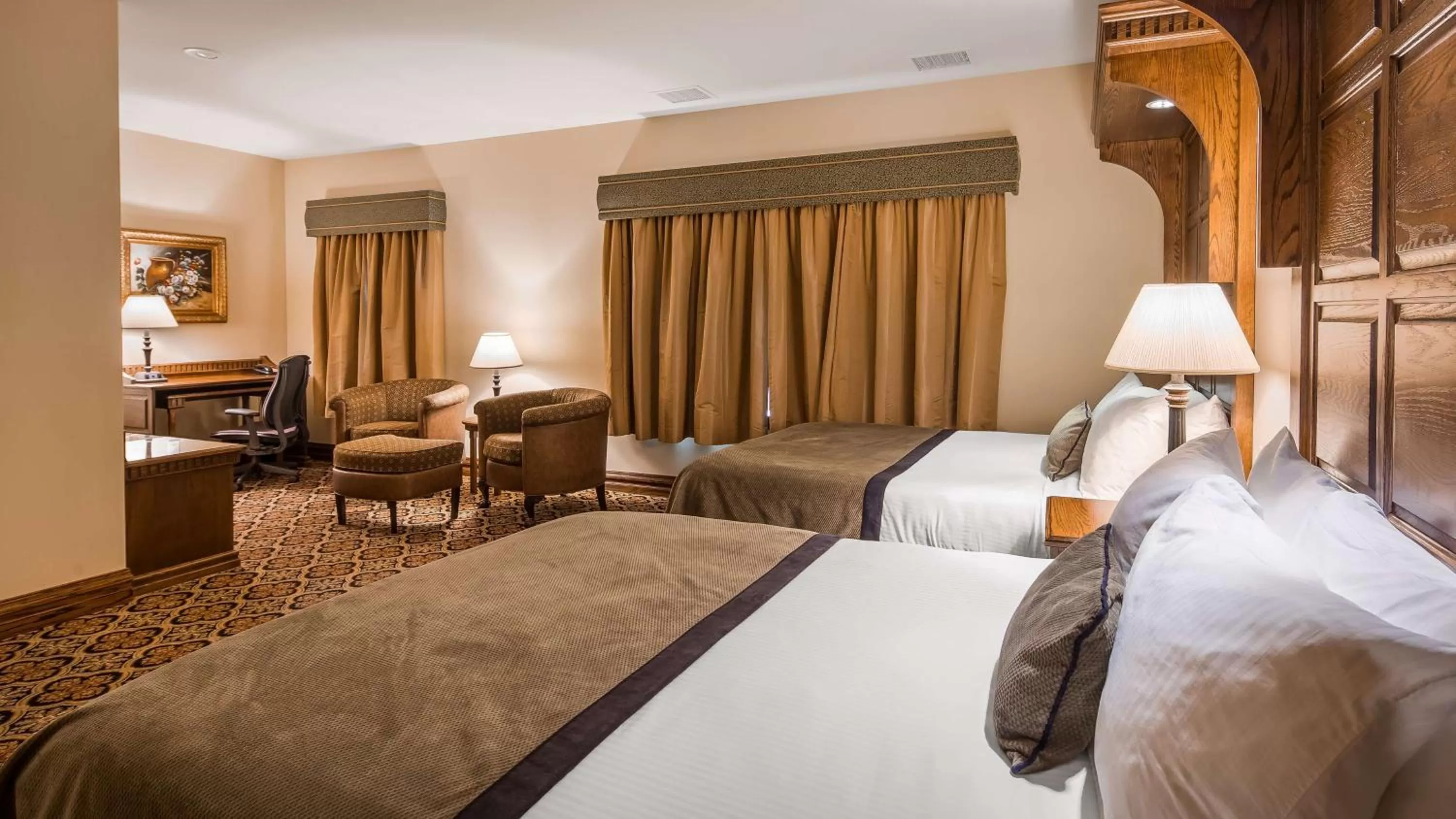 Queen Room with Two Queen Beds - Disability Access/Non-Smoking in Best Western Premier Mariemont Inn