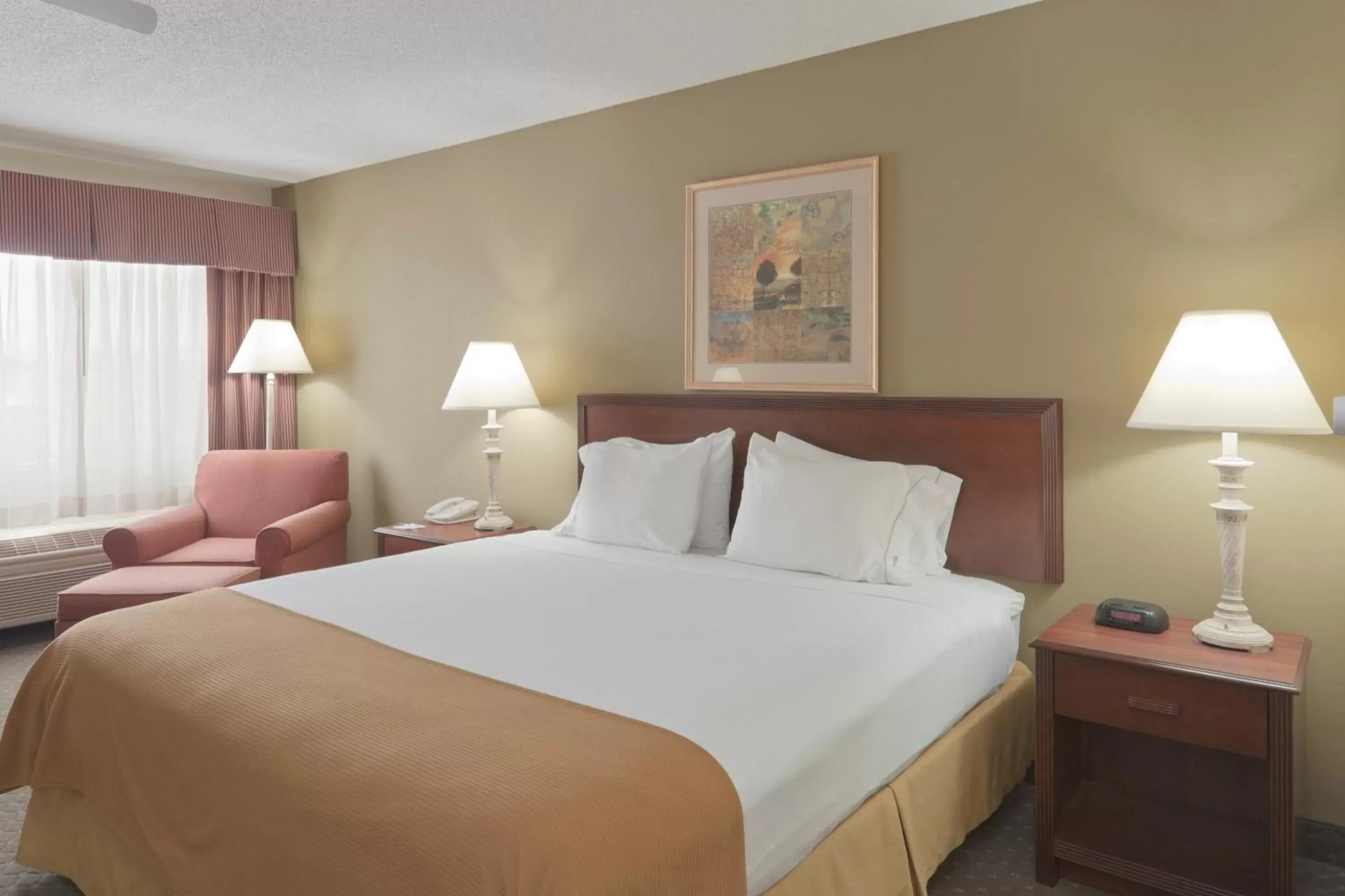 Photo of the whole room, Bed in Holiday Inn Express Evansville - West, an IHG Hotel