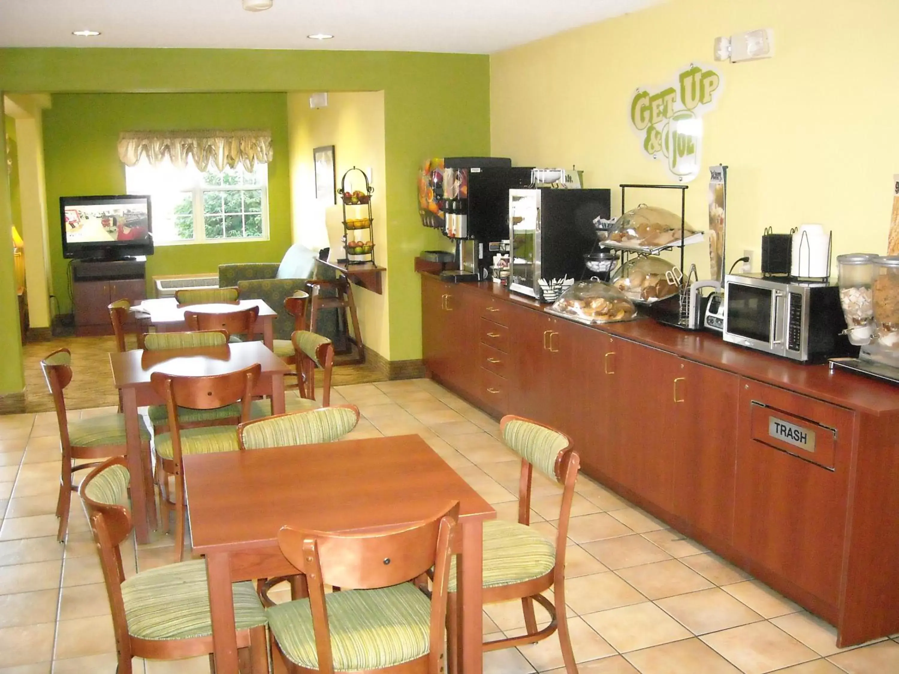 Restaurant/Places to Eat in Microtel Inn & Suites Springville