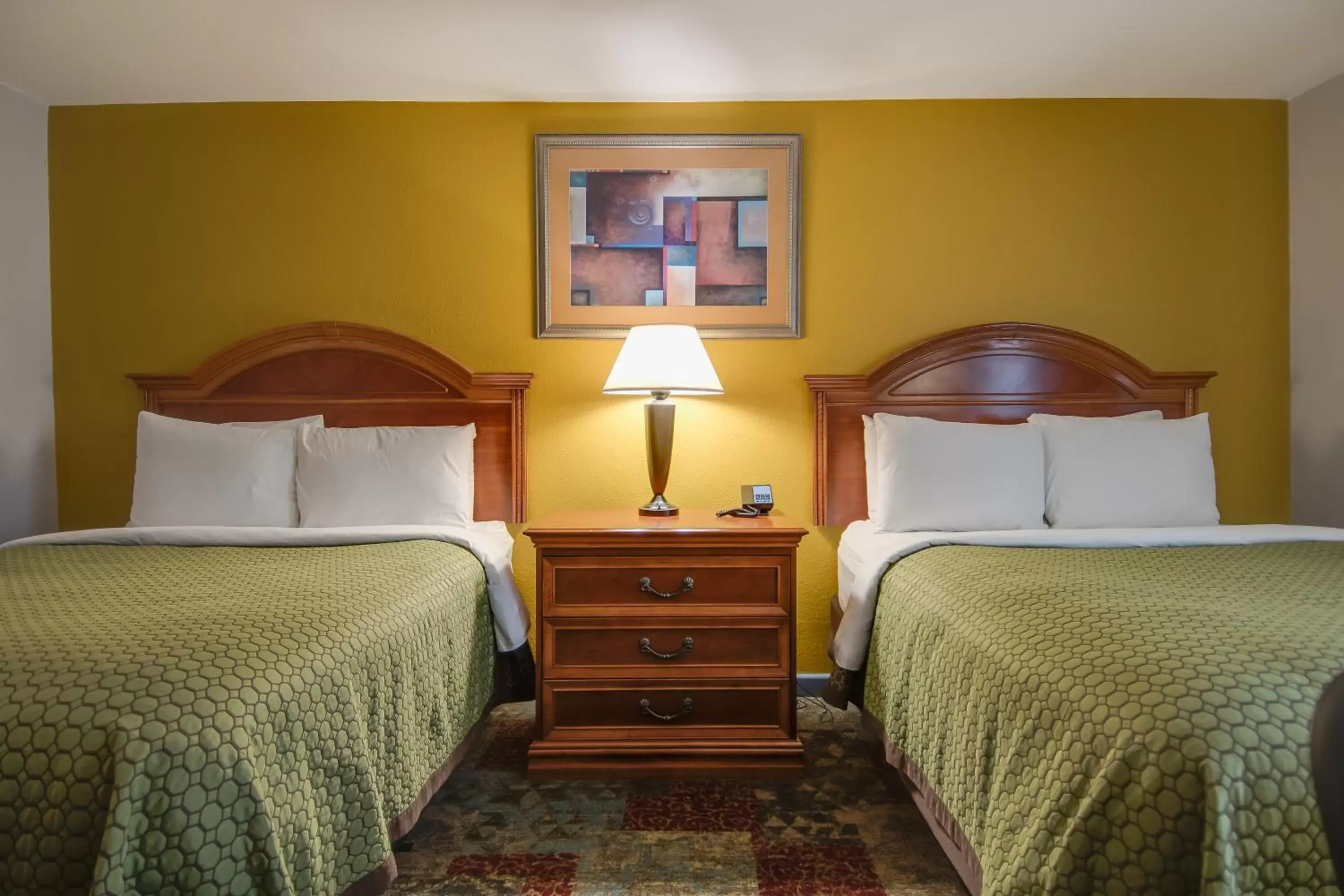 Photo of the whole room, Bed in Vagabond Inn Executive Hayward