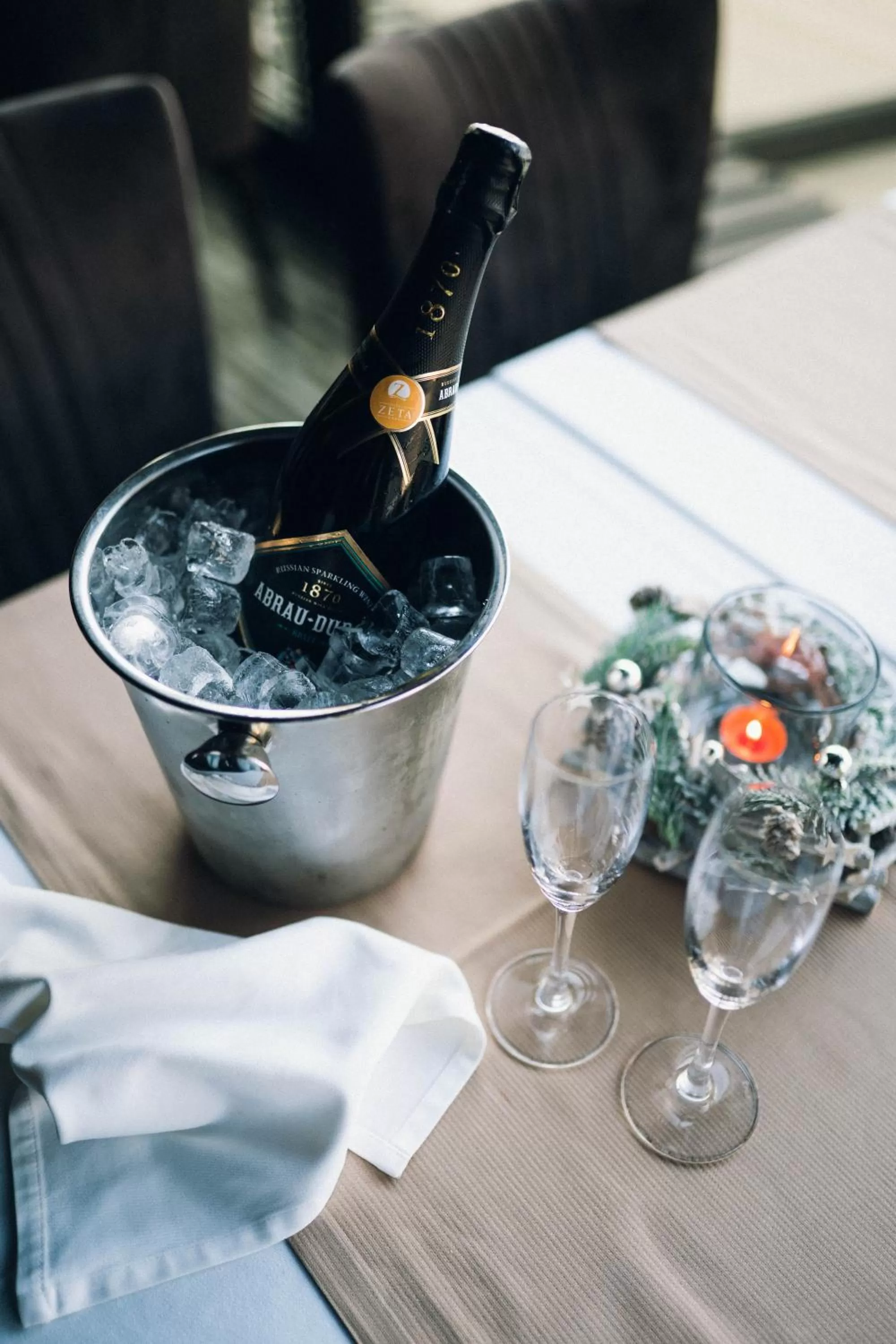 Restaurant/places to eat in Hotel Zeta