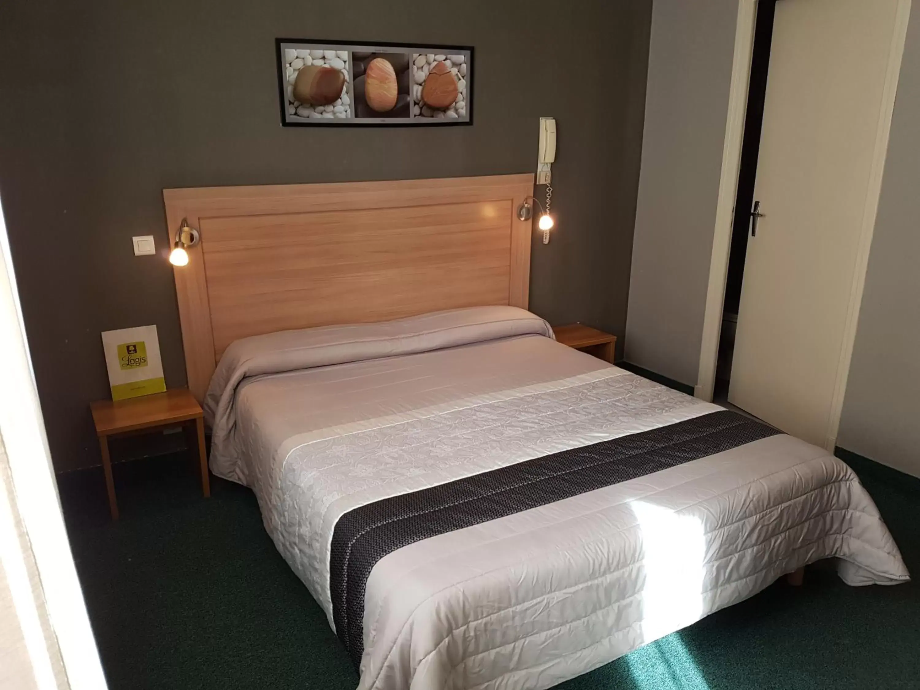 Photo of the whole room, Bed in Logis Hôtel du Midi - Rodez Centre-Ville