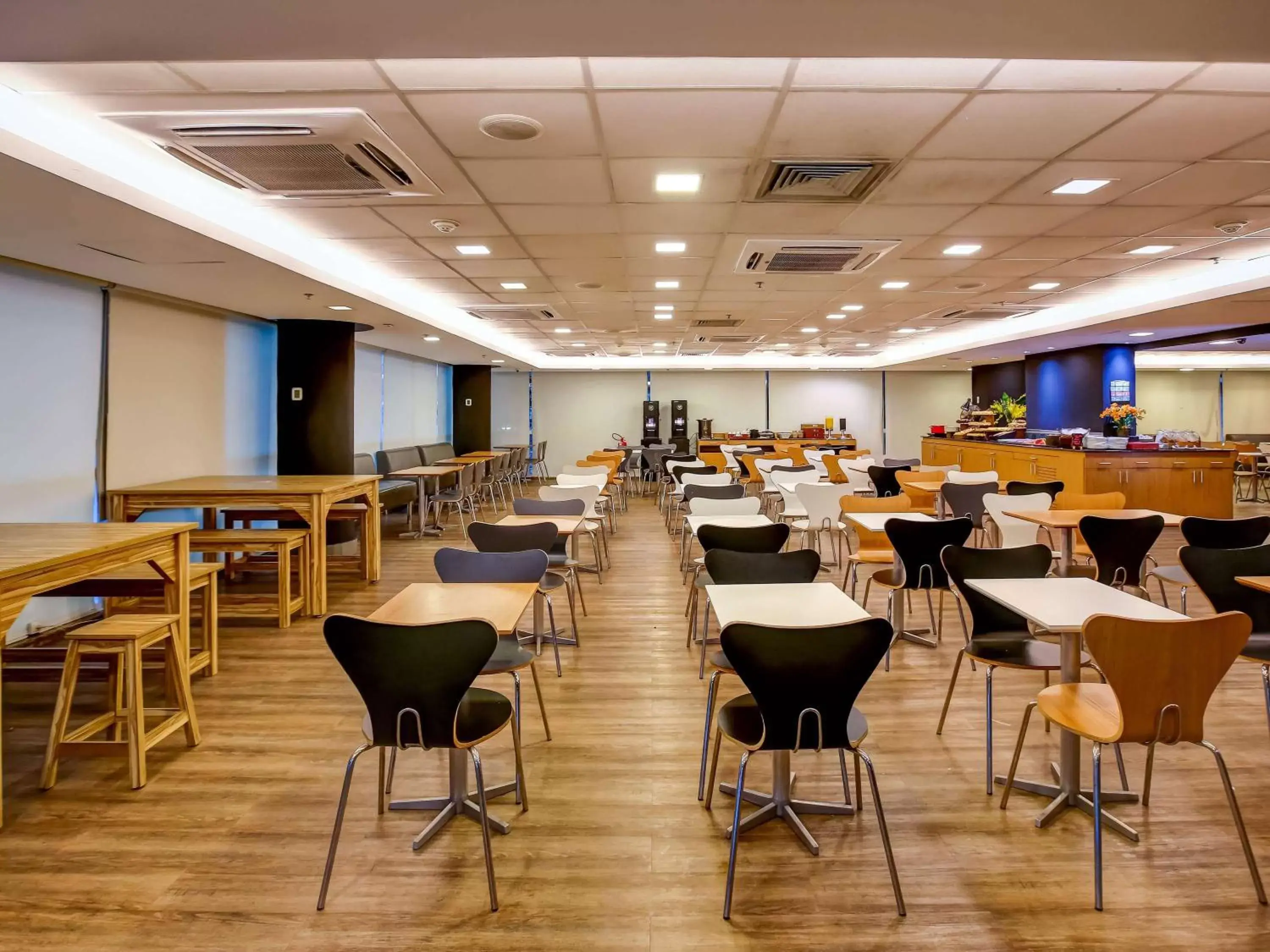 Restaurant/Places to Eat in ibis Rio de Janeiro Santos Dumont