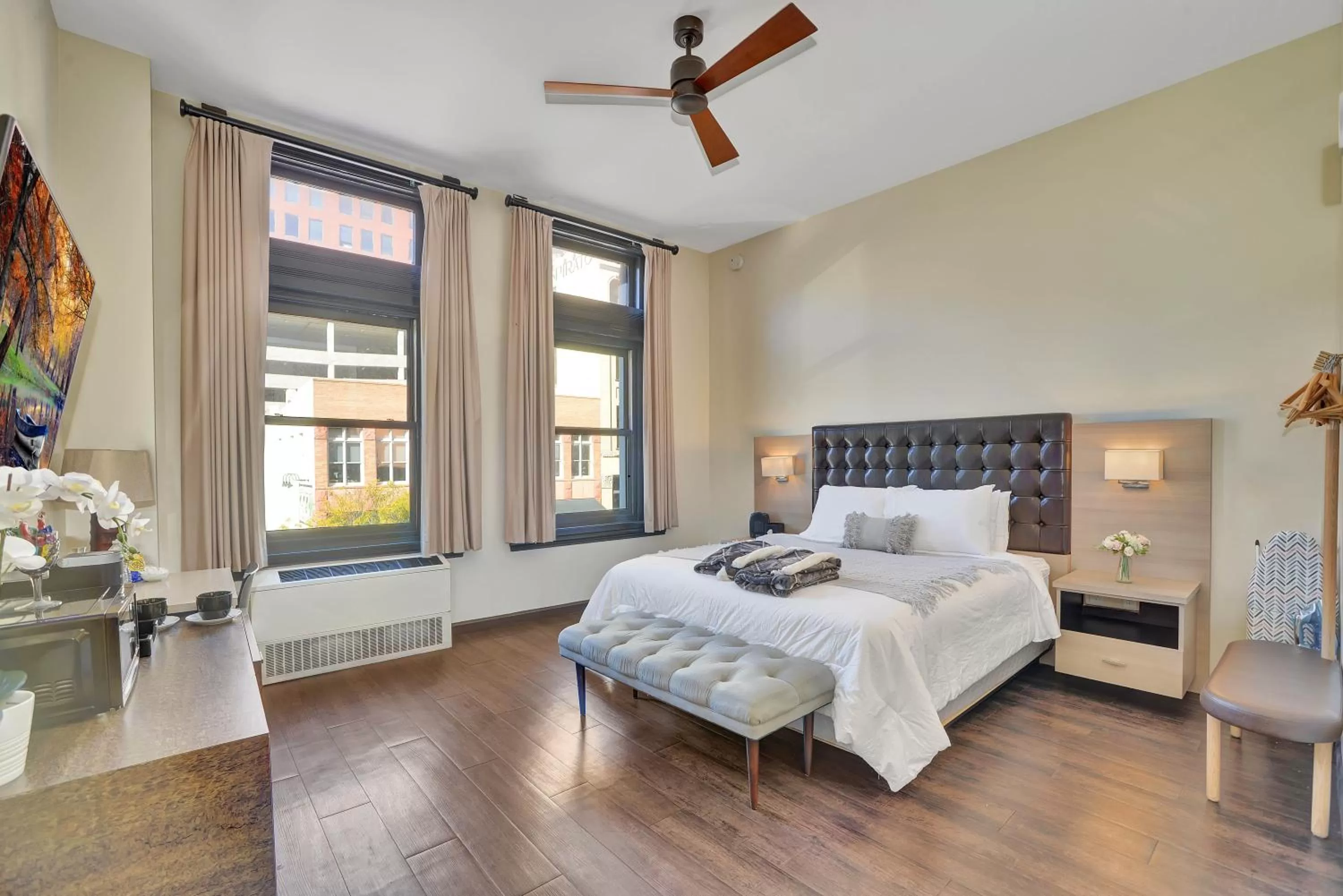 Bedroom, Bed in Good Hotels Downtown Denver