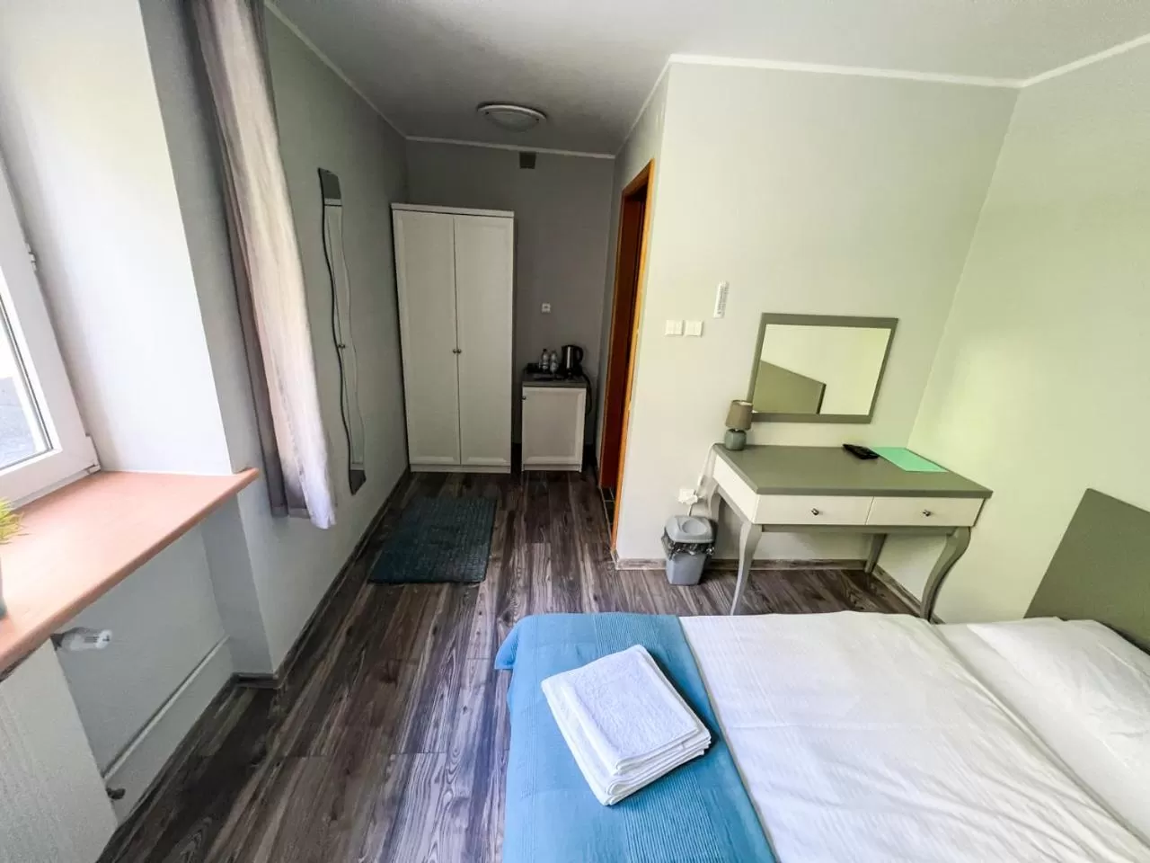 Communal lounge/ TV room, Bed in Willa Sonata - Apartamenty & Balia - Szklarska Poręba