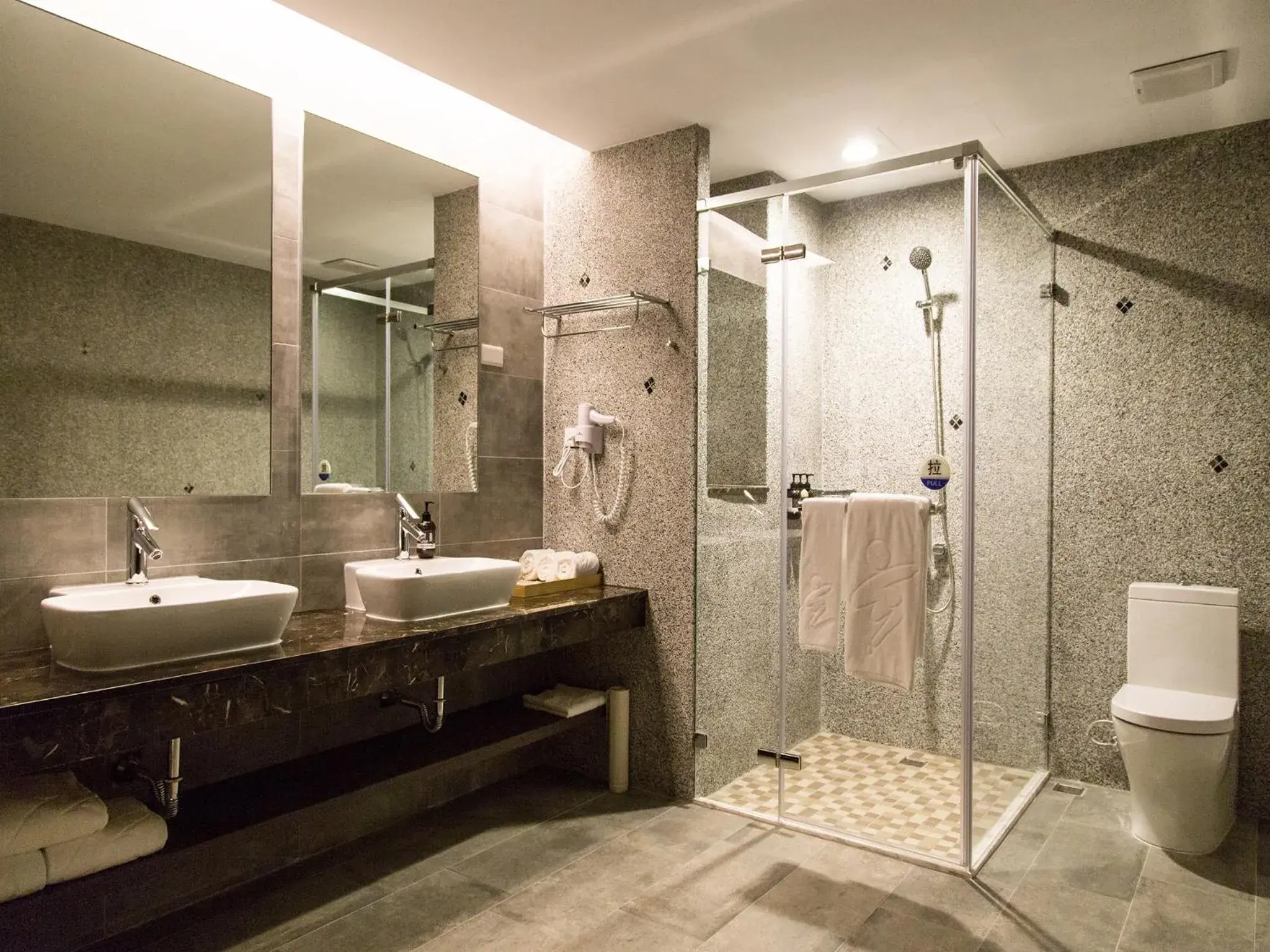 Shower, Bathroom in HOYA Resort Hotel Kaohsiung