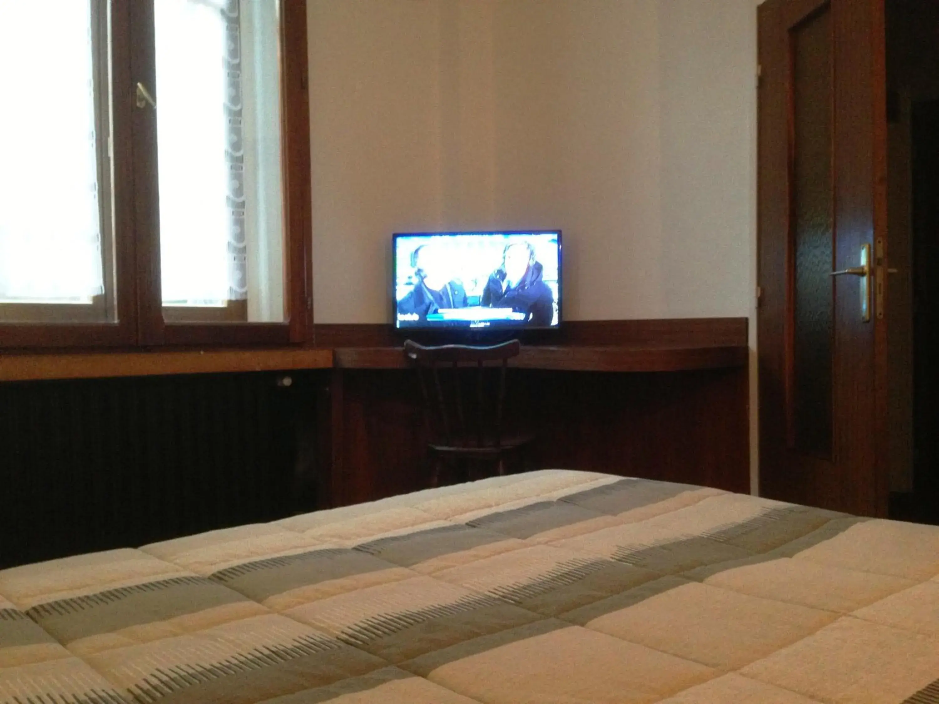 Bed, TV/Entertainment Center in Hotel Bristol Metz Centre Gare