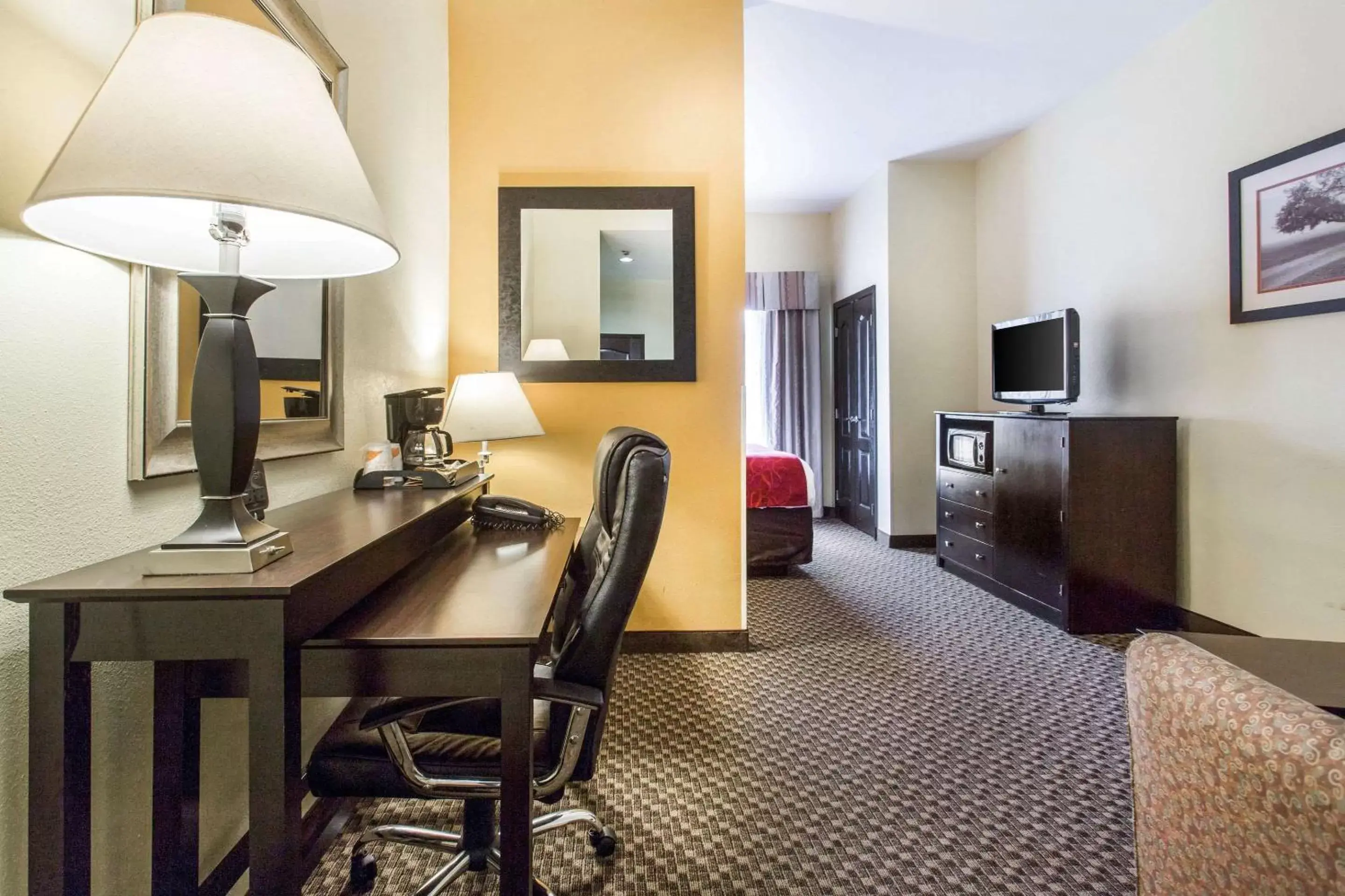 Photo of the whole room, TV/Entertainment Center in Comfort Suites Clinton near Presbyterian College