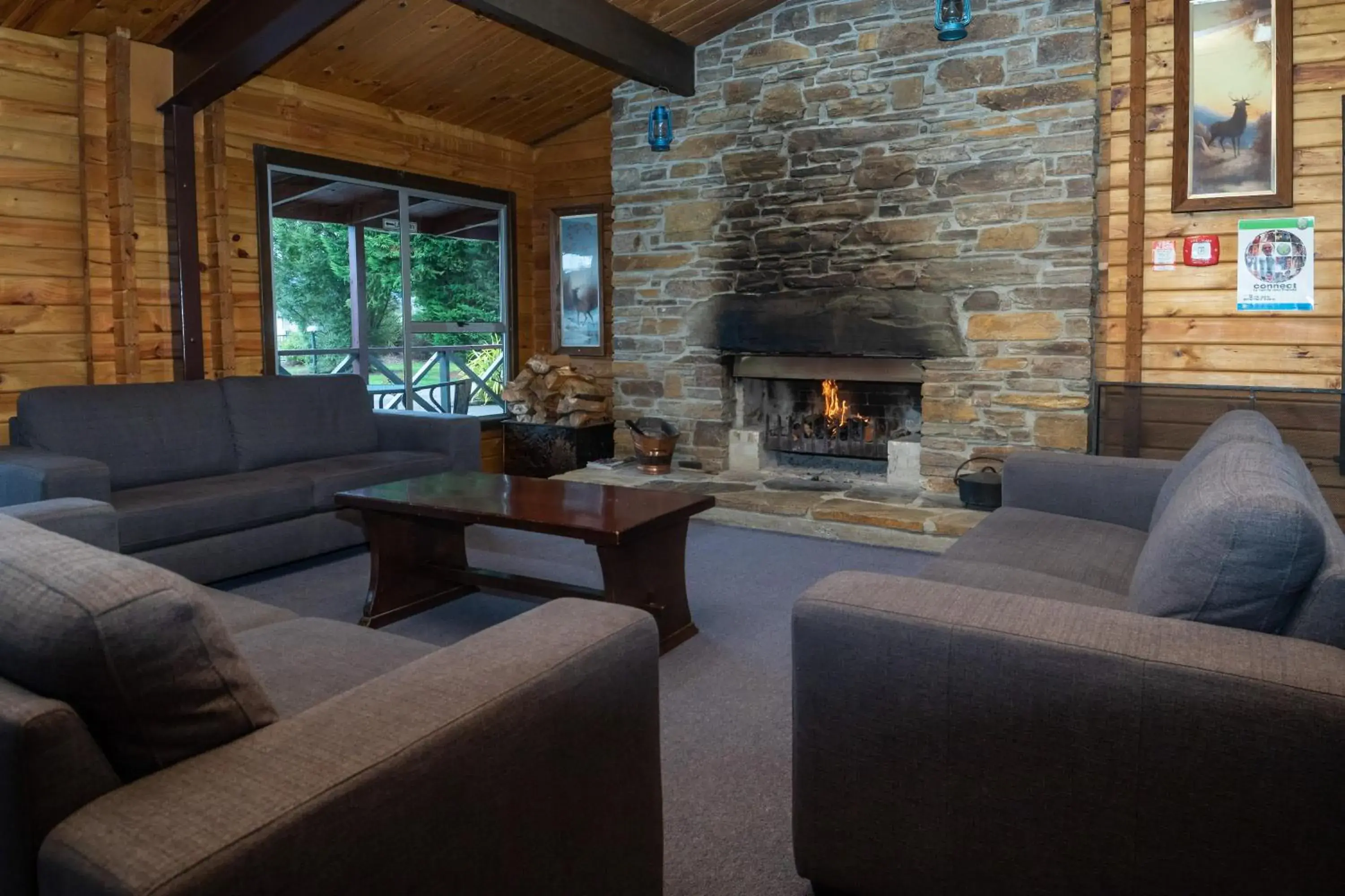 Communal lounge/ TV room, Seating Area in Te Anau Top 10 Holiday Park and Motels