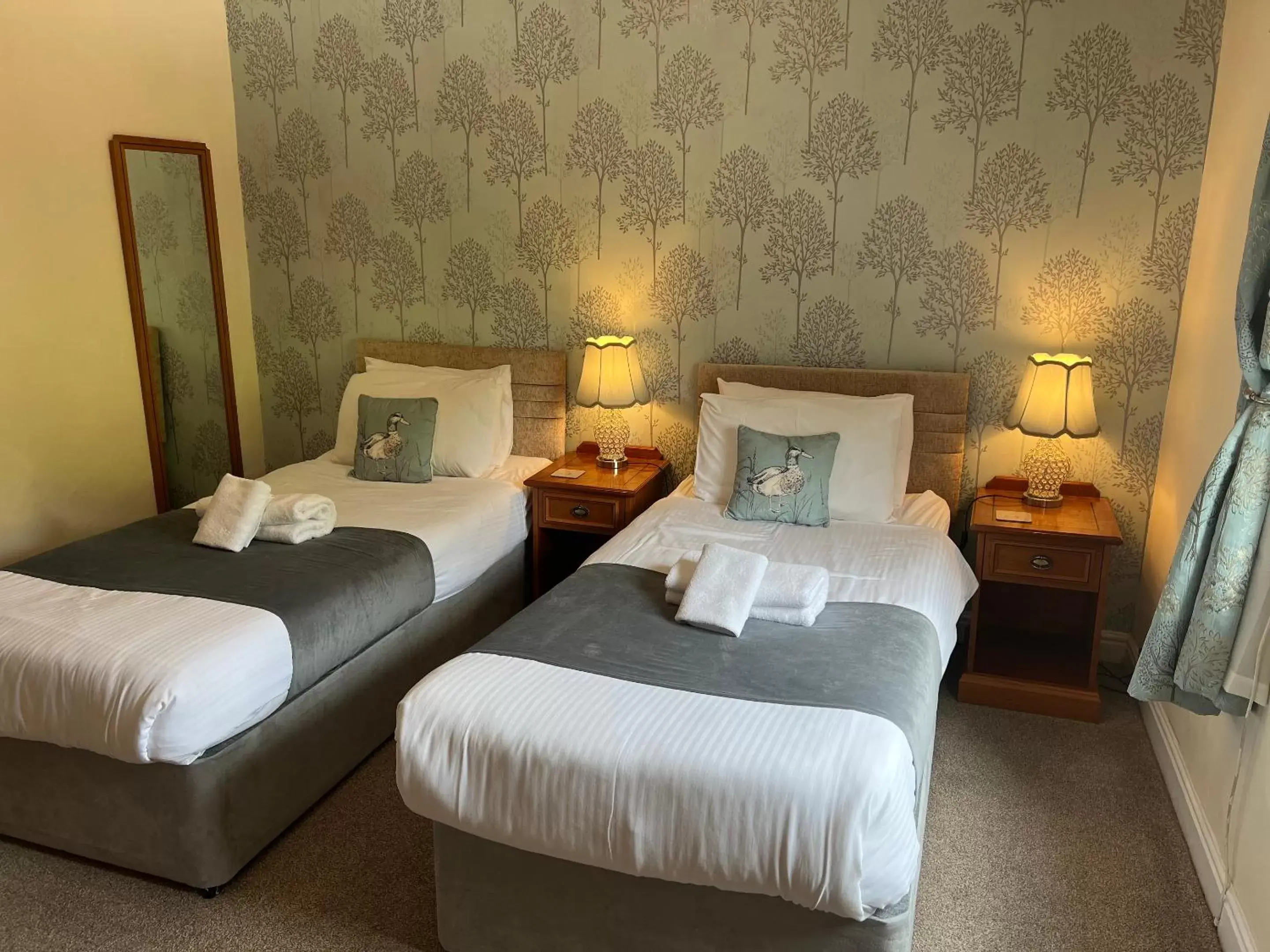 Bedroom, Bed in East Ayton Lodge Hotel