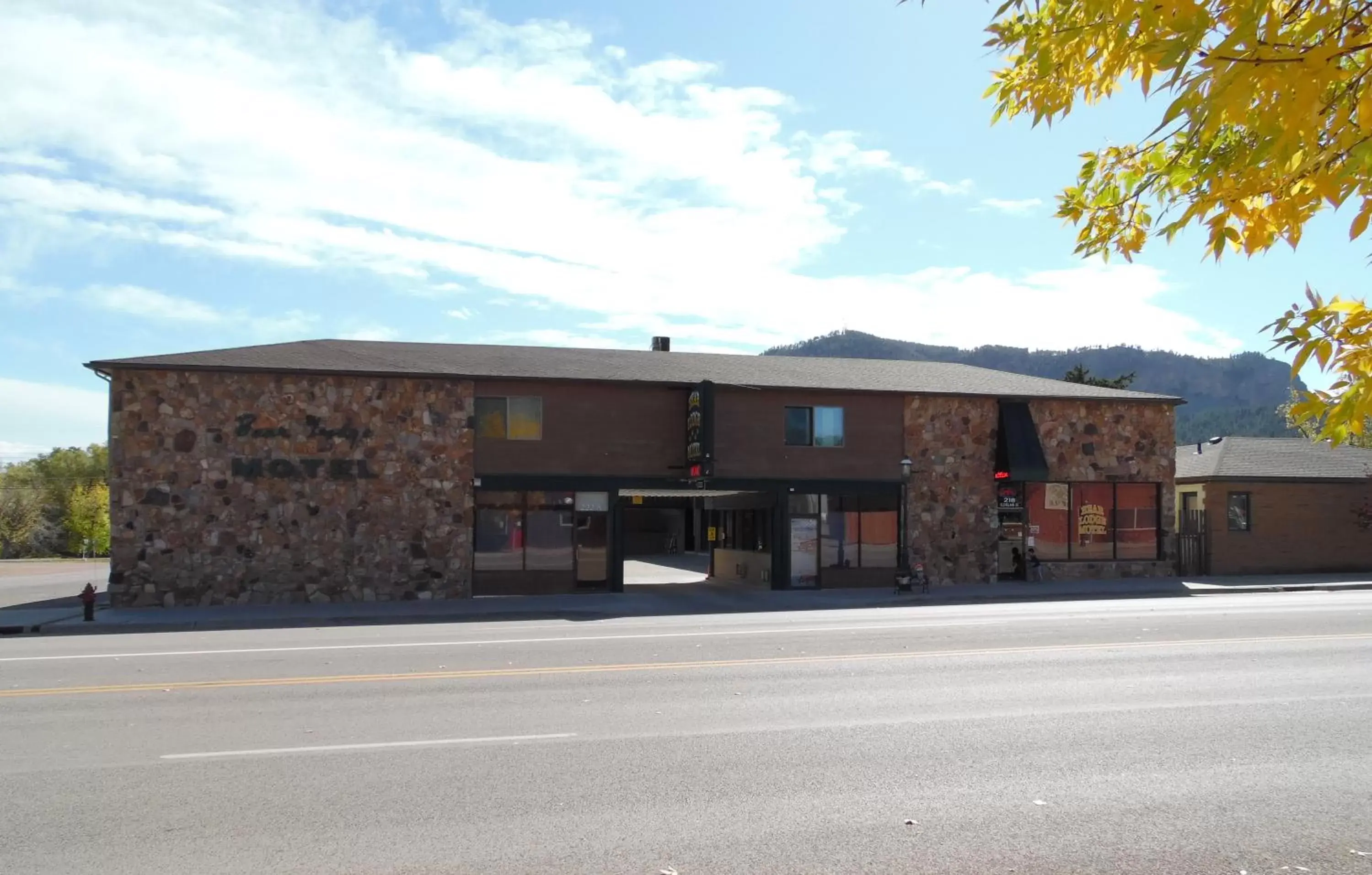 Street view, Property Building in Bear Lodge Motel