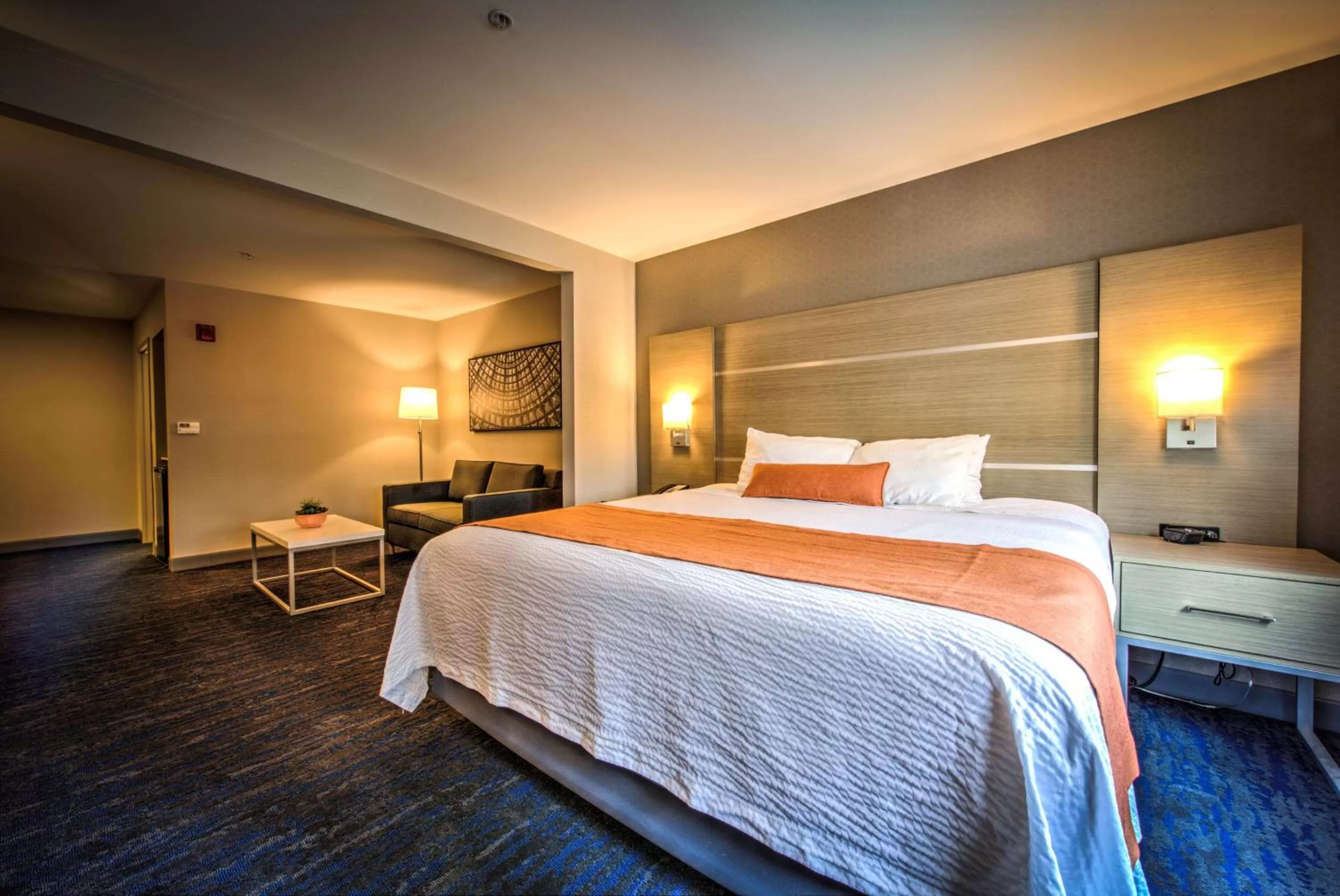 Bedroom, Bed in Best Western Plus Media Center Inn & Suites