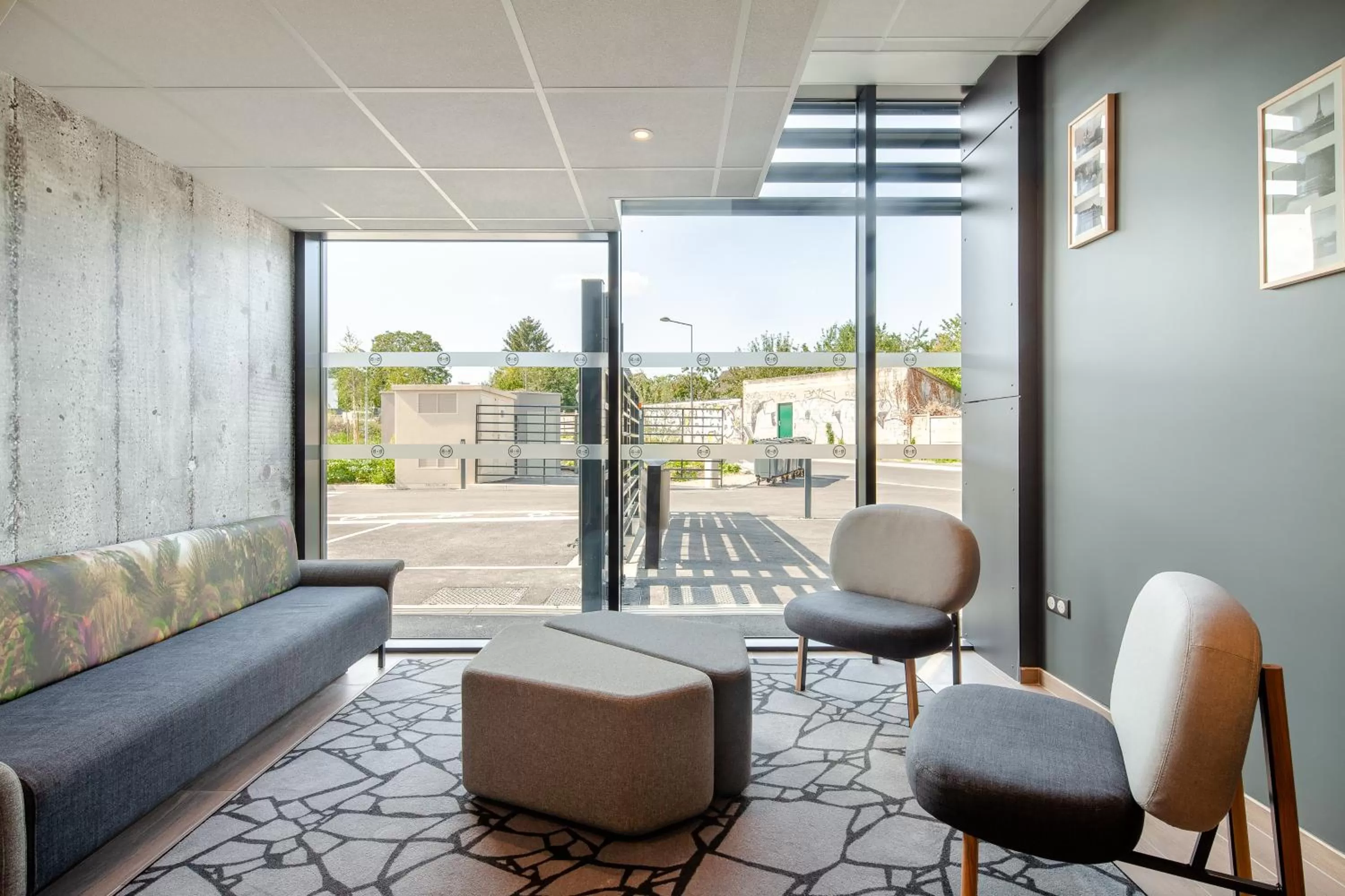 Lobby or reception in B&B HOTEL Igny Palaiseau