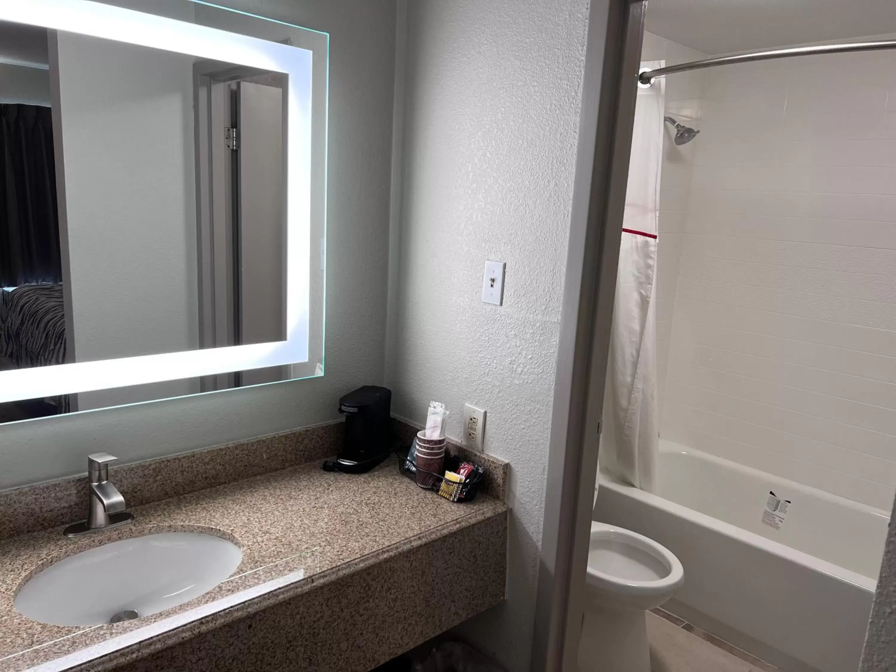 Bathroom in Red Roof Inn Winchester