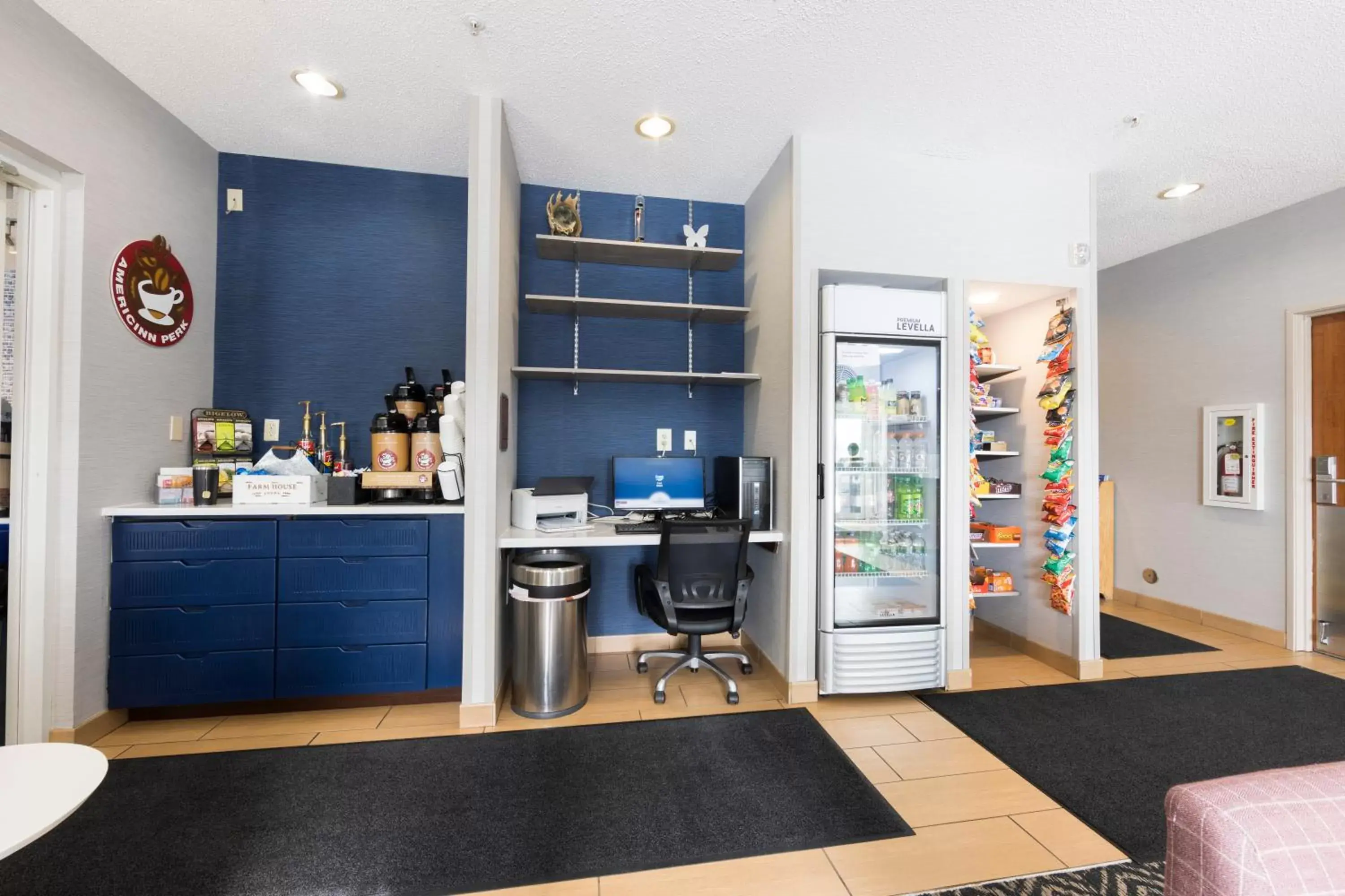 Coffee/tea facilities in AmericInn by Wyndham Duluth