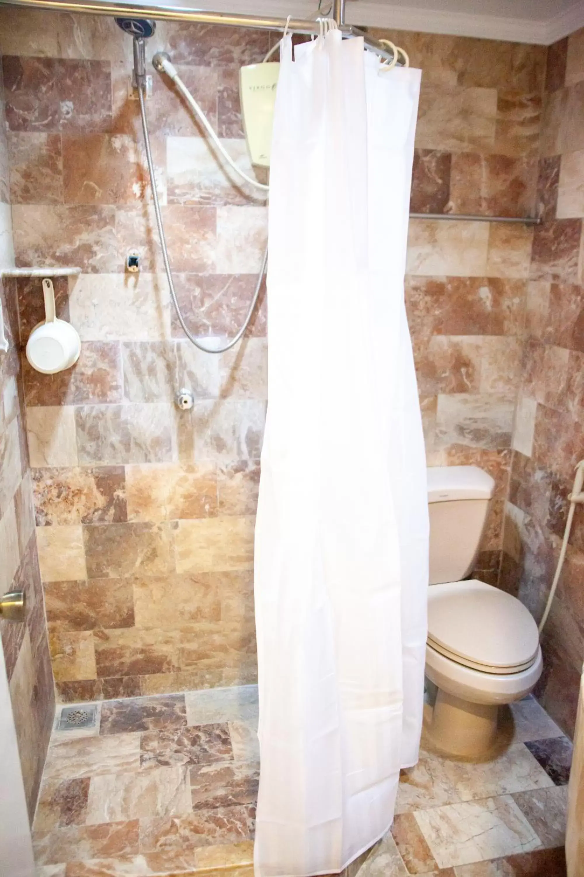 Bathroom in Clarkton Hotel Apartment