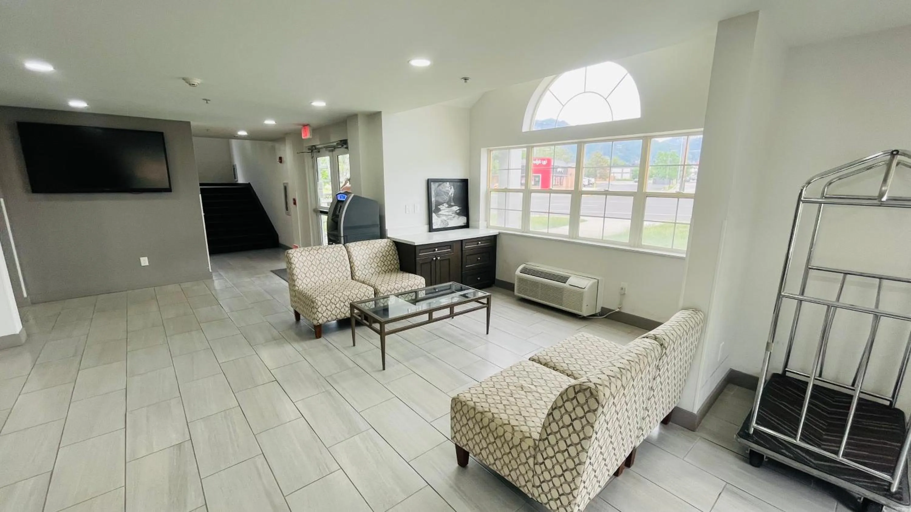 Seating area in Royal Inn Midvale