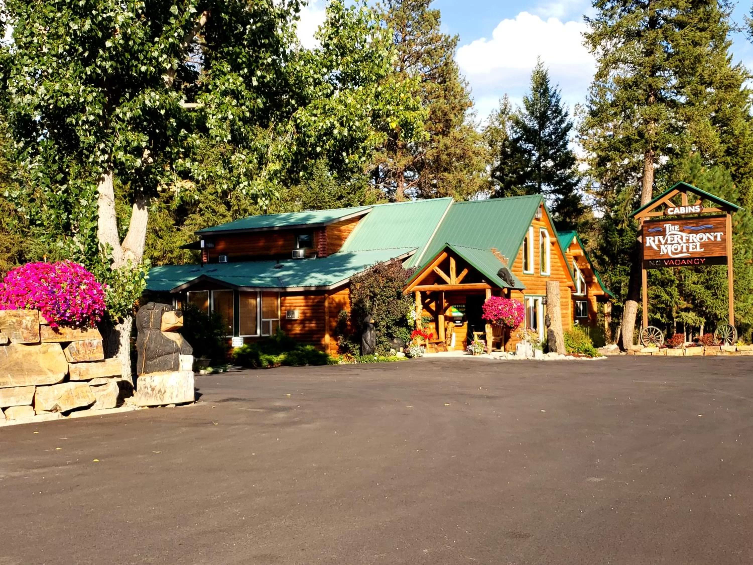 Property building in Riverfront Motel & Cabins