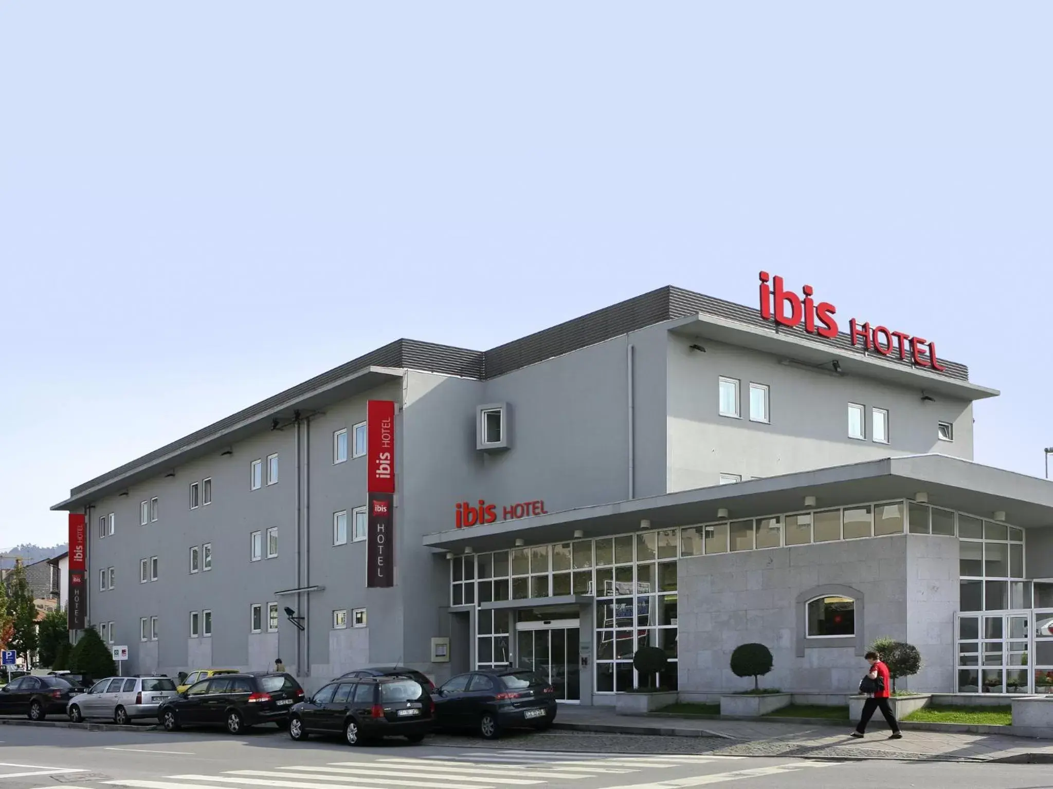 Facade/entrance, Property Building in Hotel ibis Guimaraes