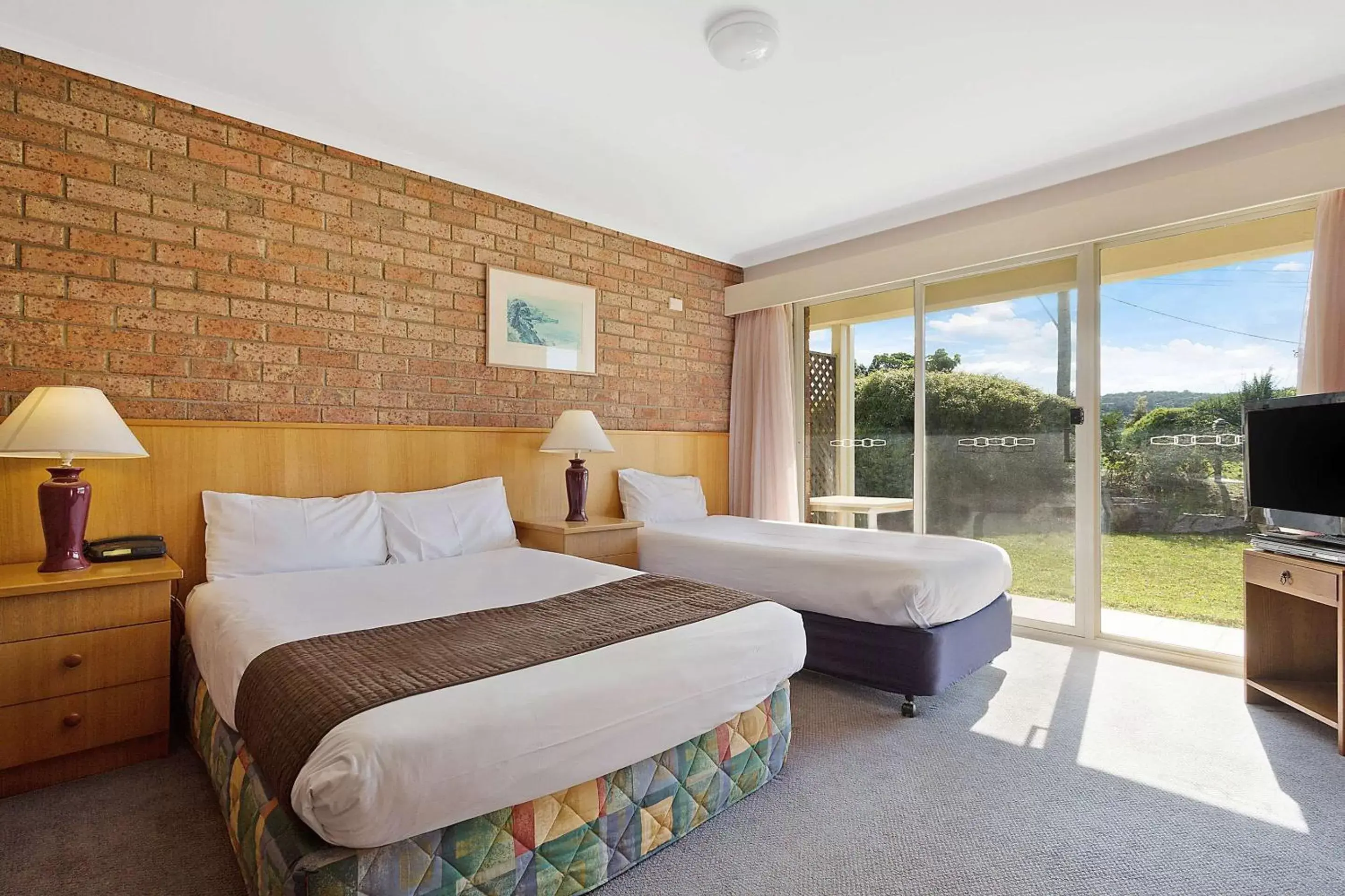 Bedroom, Bed in Comfort Inn Merimbula