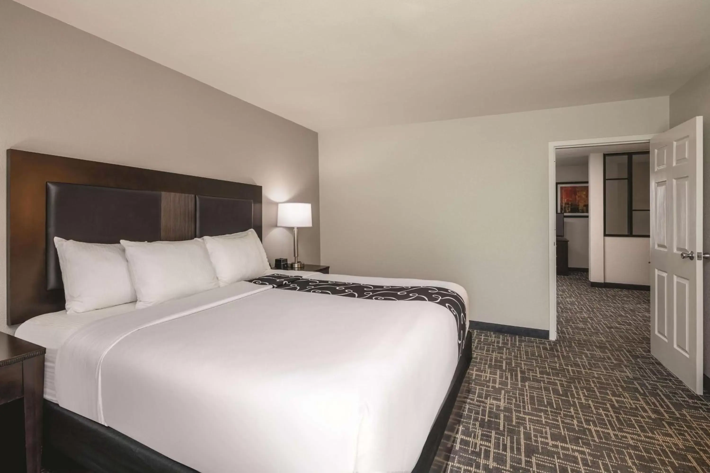 Photo of the whole room, Bed in La Quinta by Wyndham Atlanta Airport South