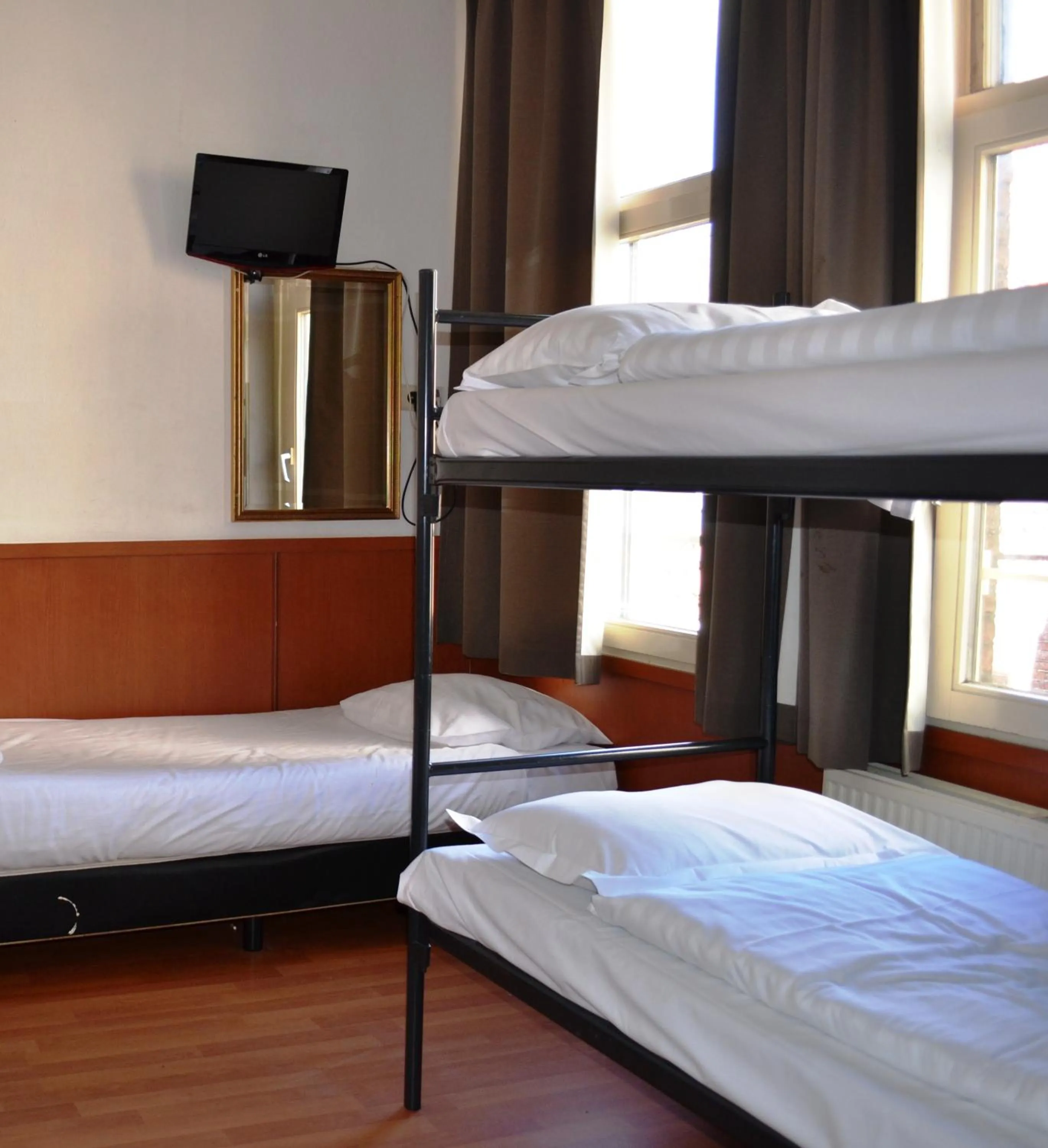 Bed in Hotel Continental Amsterdam