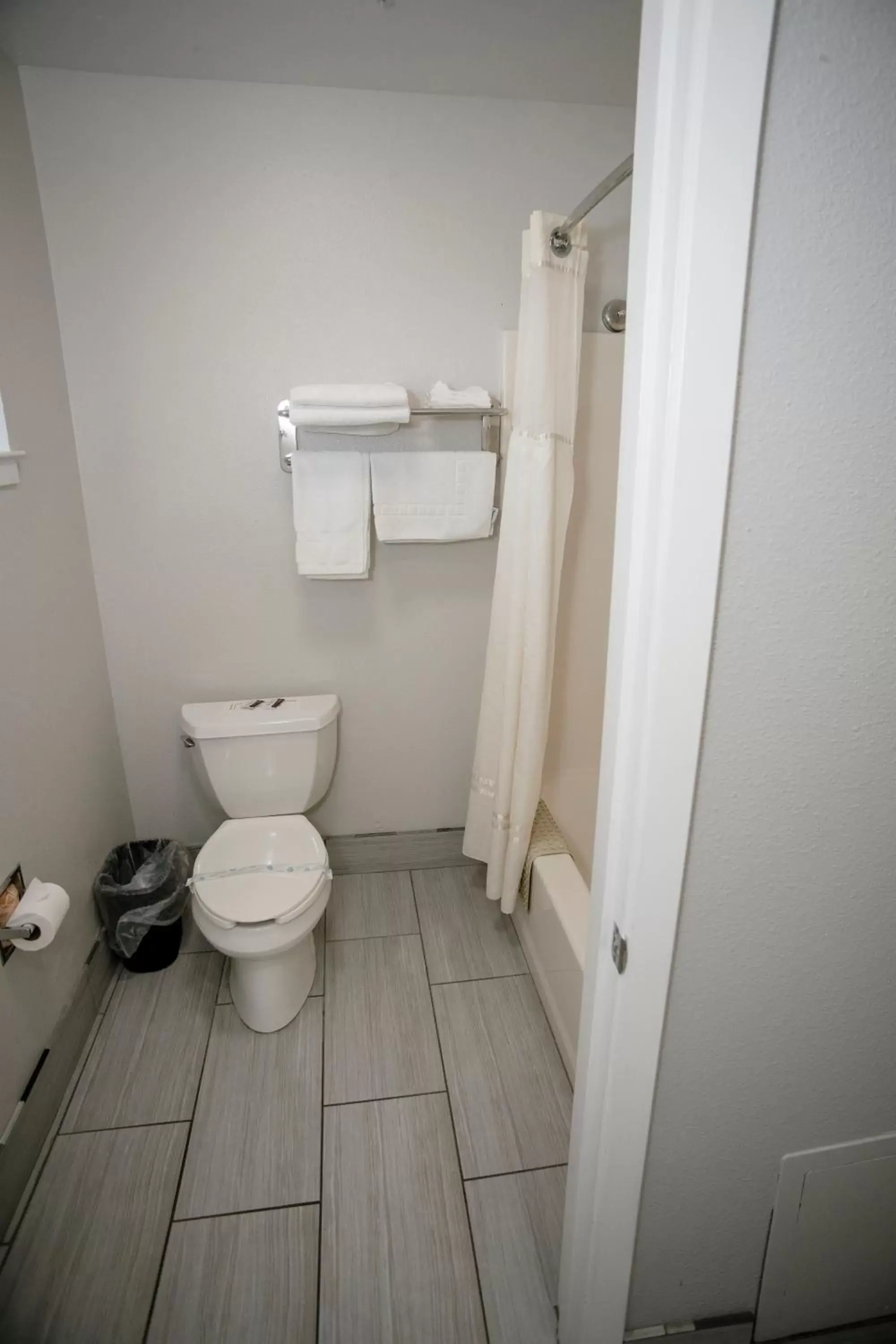 Toilet, Bathroom in Anchor Beach Inn