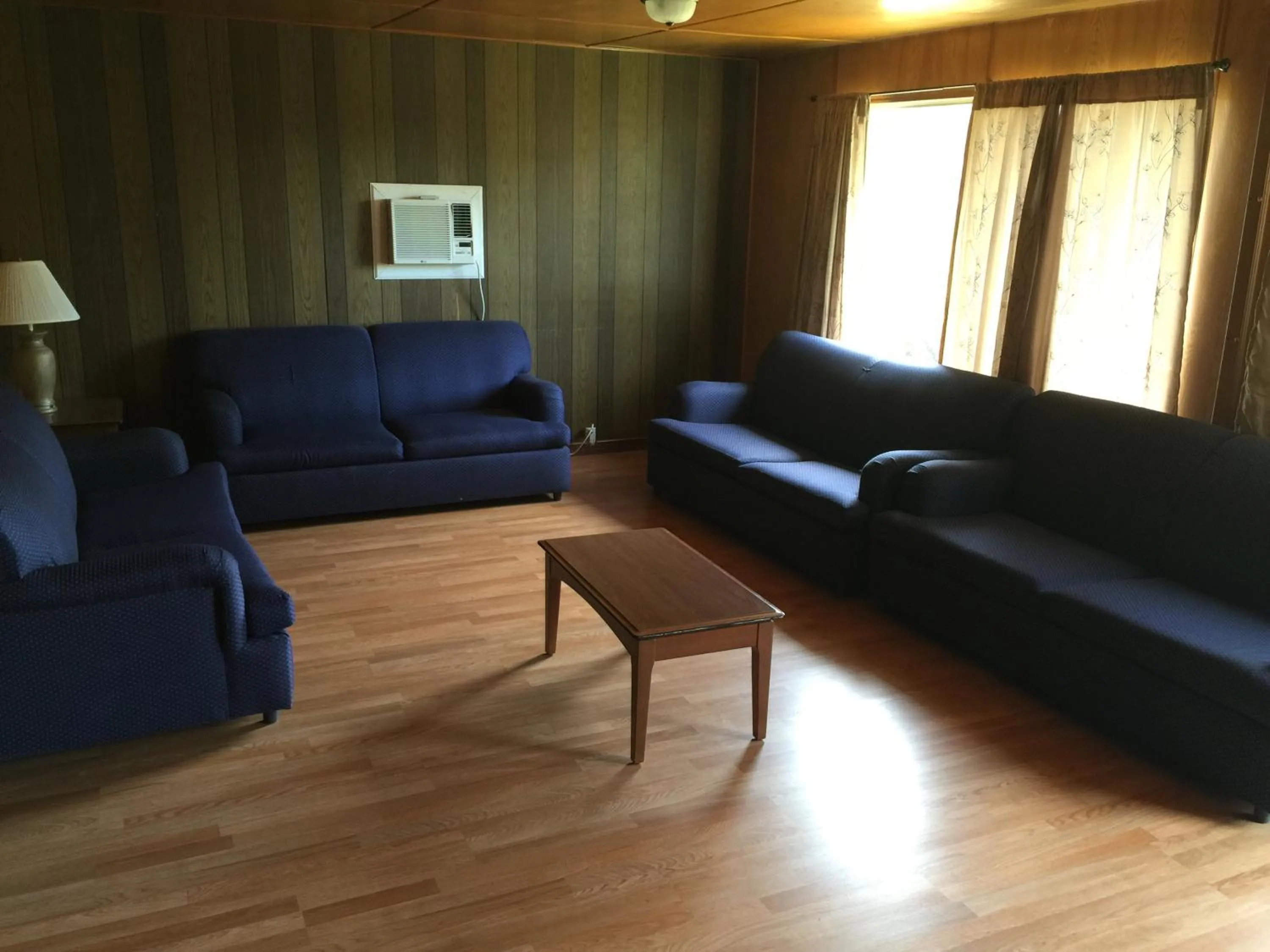 Living room in Mountain Trail Lodge and Vacation Rentals