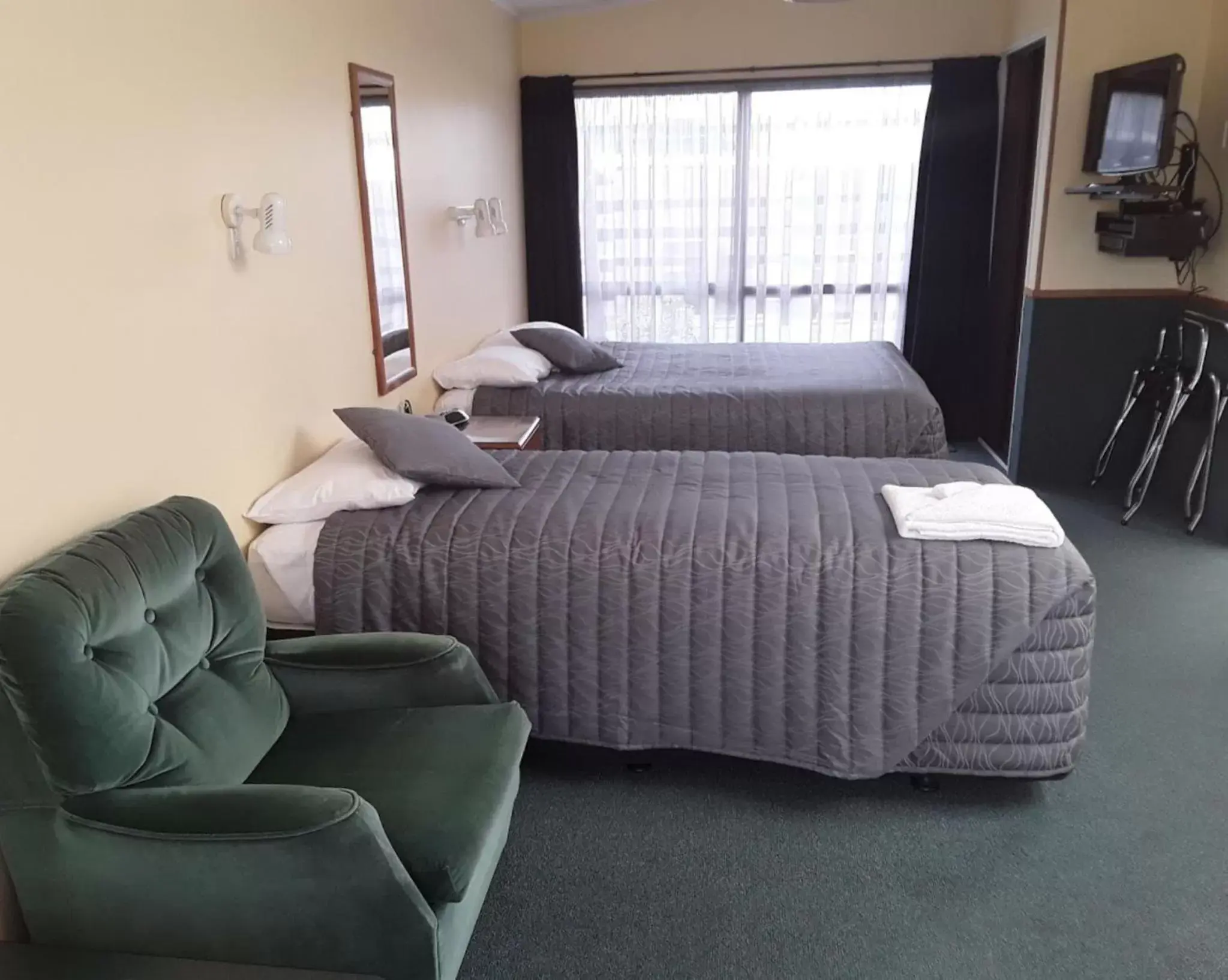 Photo of the whole room, Bed in ASURE Sundowner Motel