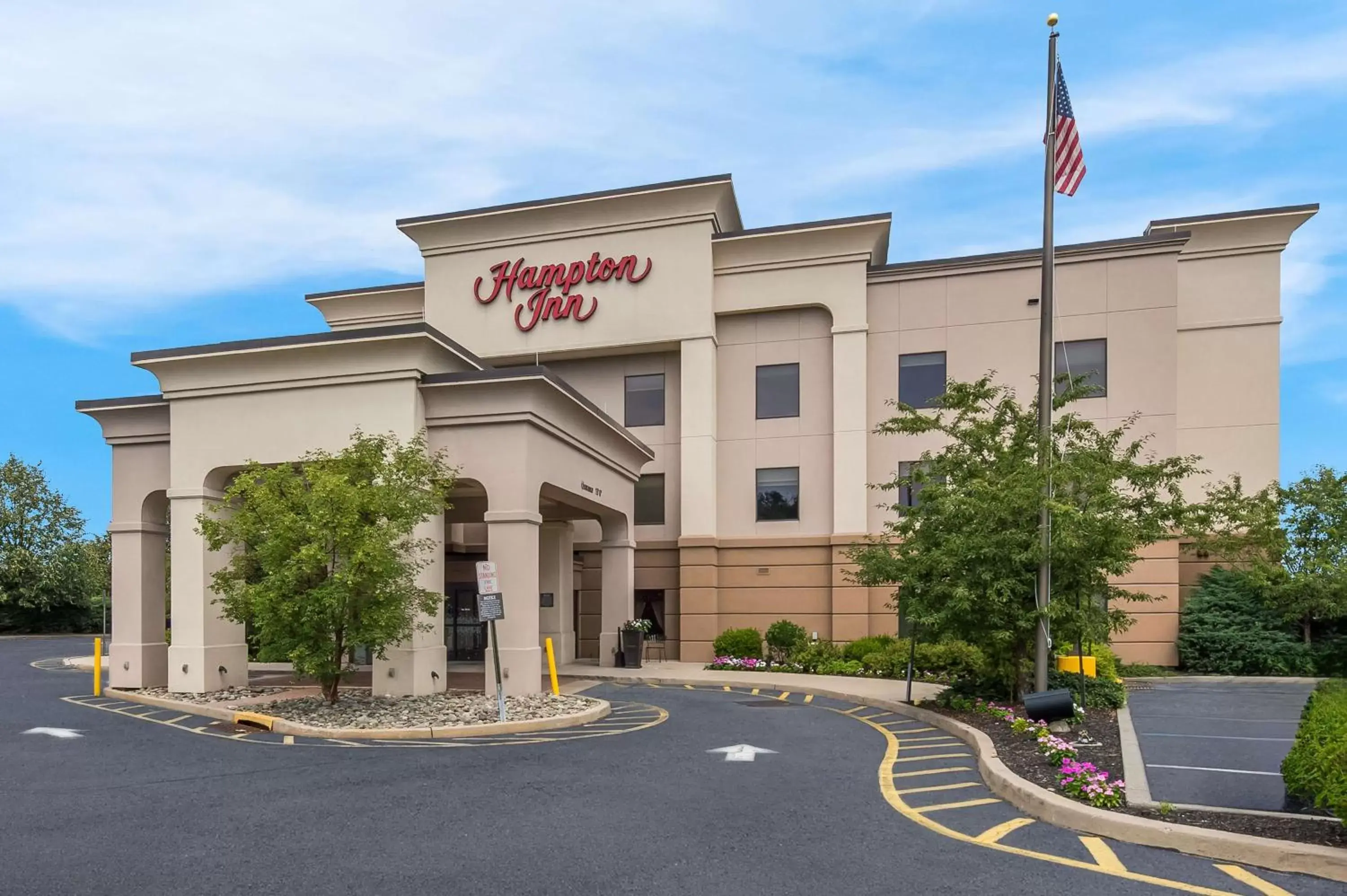 Property Building in Hampton Inn Nanuet