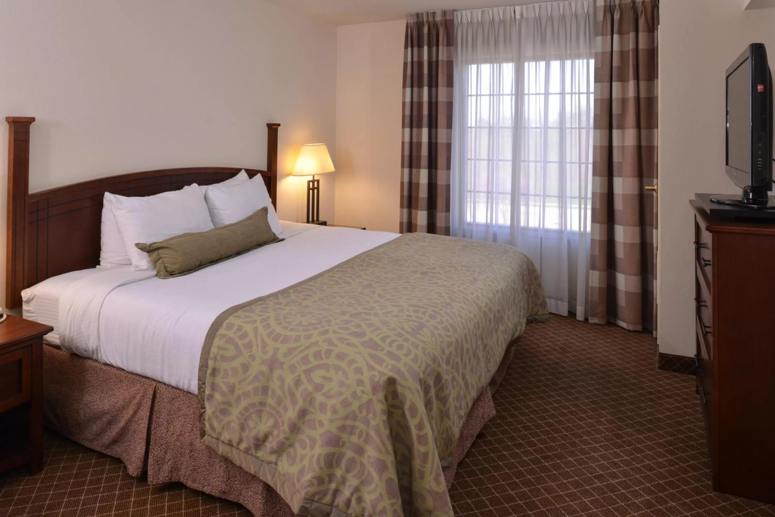Photo of the whole room, Bed in Staybridge Suites Indianapolis-Airport by IHG