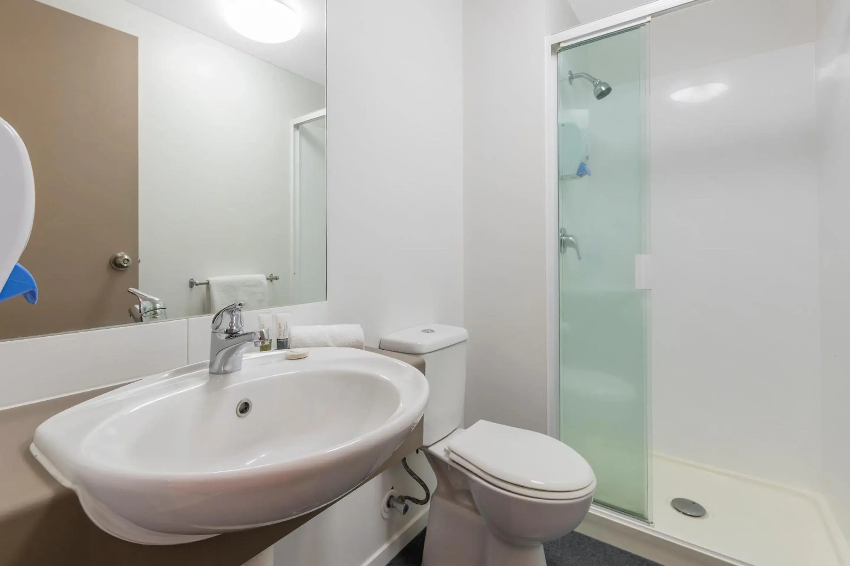 Shower, Bathroom in Tetra Serviced Apartments by Castle