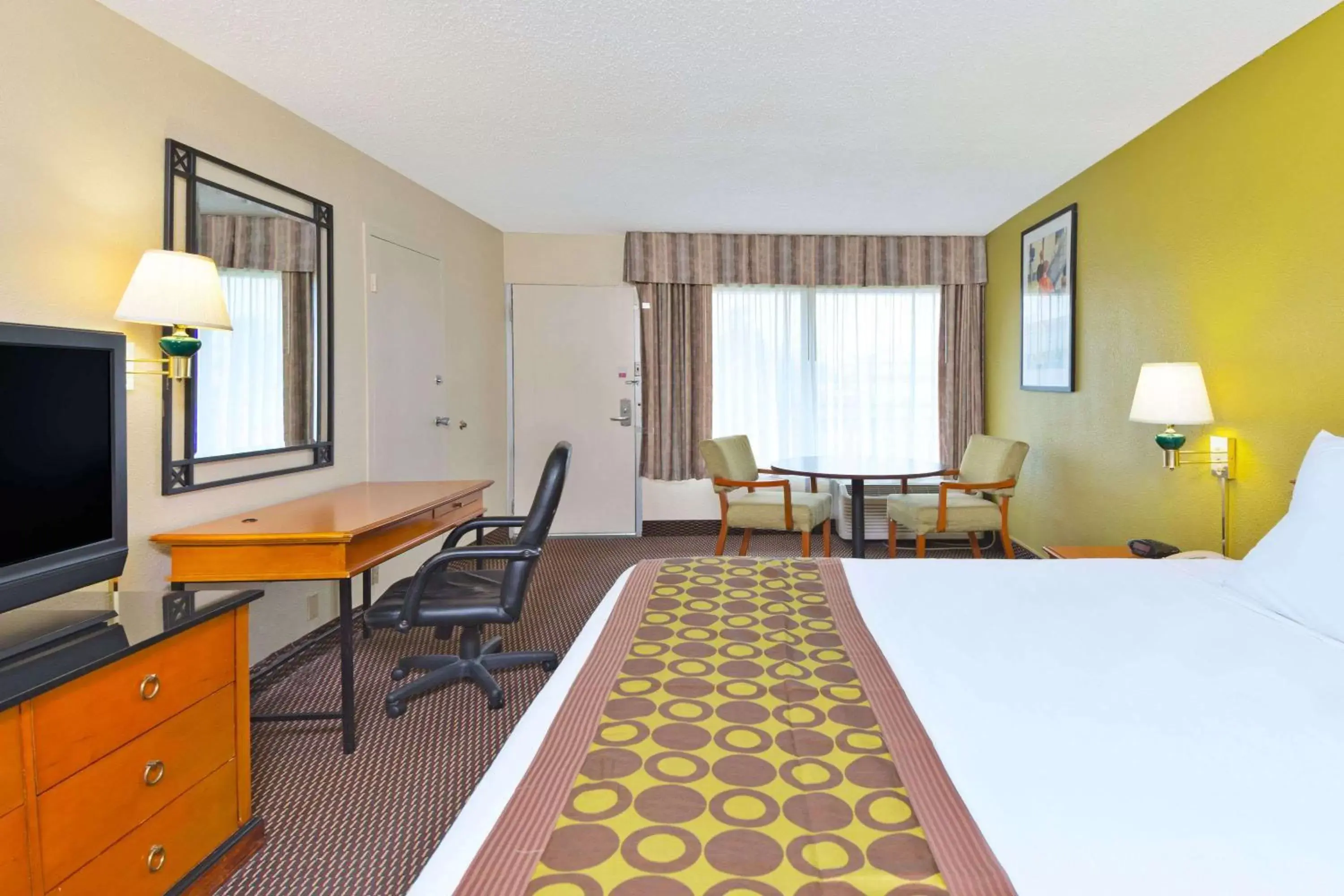 Photo of the whole room in Ramada by Wyndham Pikesville/Baltimore North