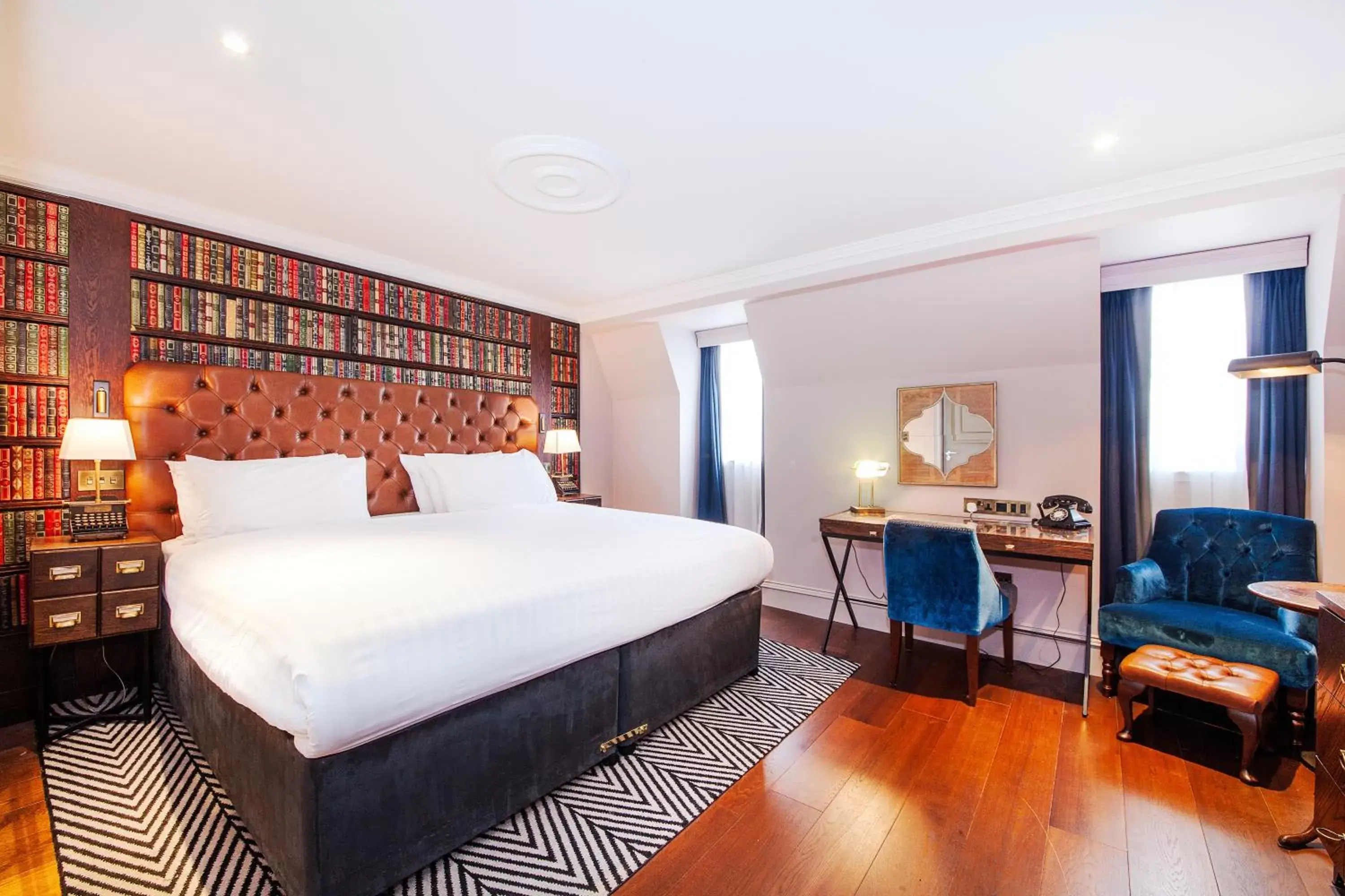 Photo of the whole room, Room Photo in Hotel Indigo - Edinburgh - Princes Street, an IHG Hotel