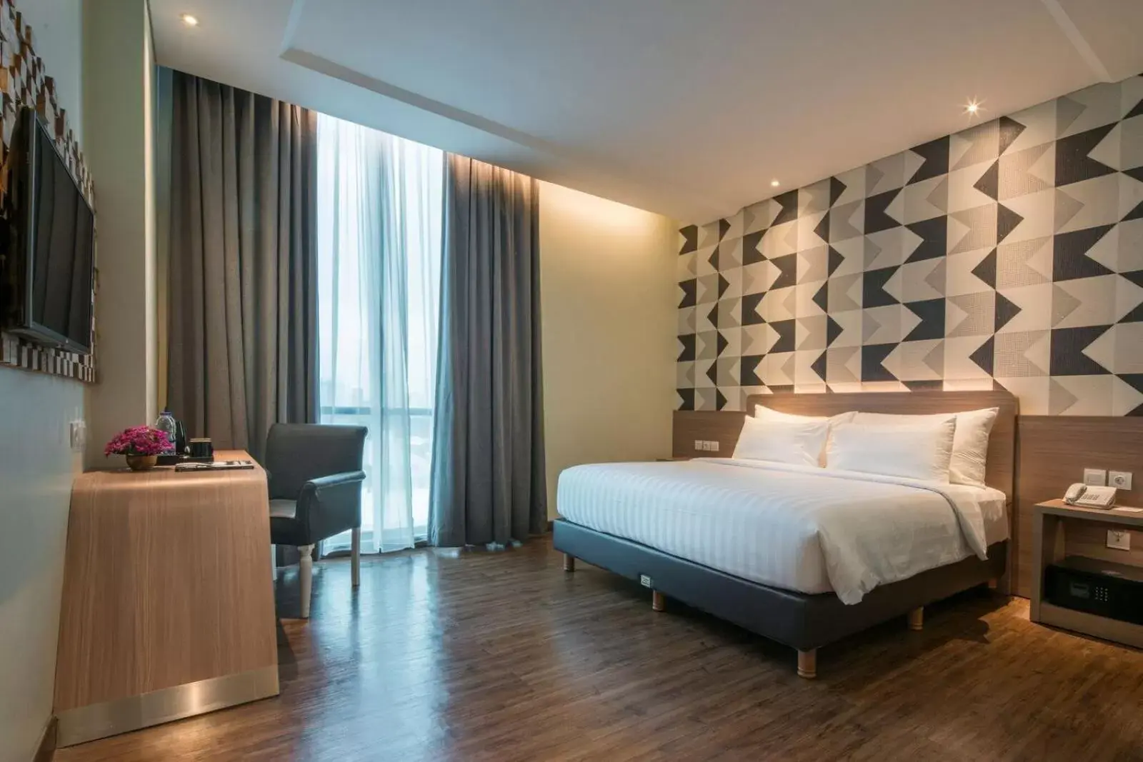 Bedroom, Bed in Luminor Hotel Pecenongan Jakarta By WH