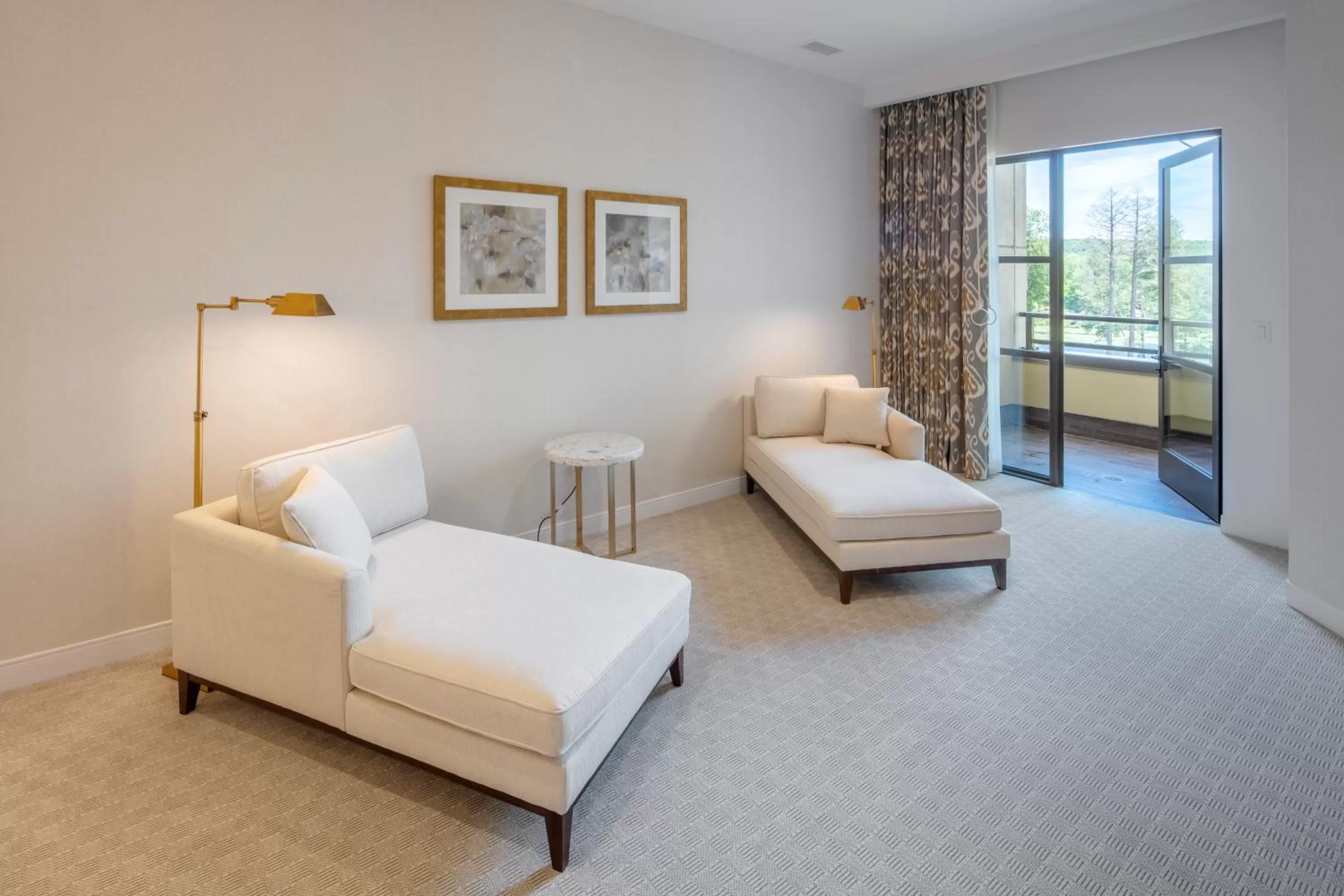 Balcony/Terrace, Bed in YO1 Longevity & Health Resorts, Catskills