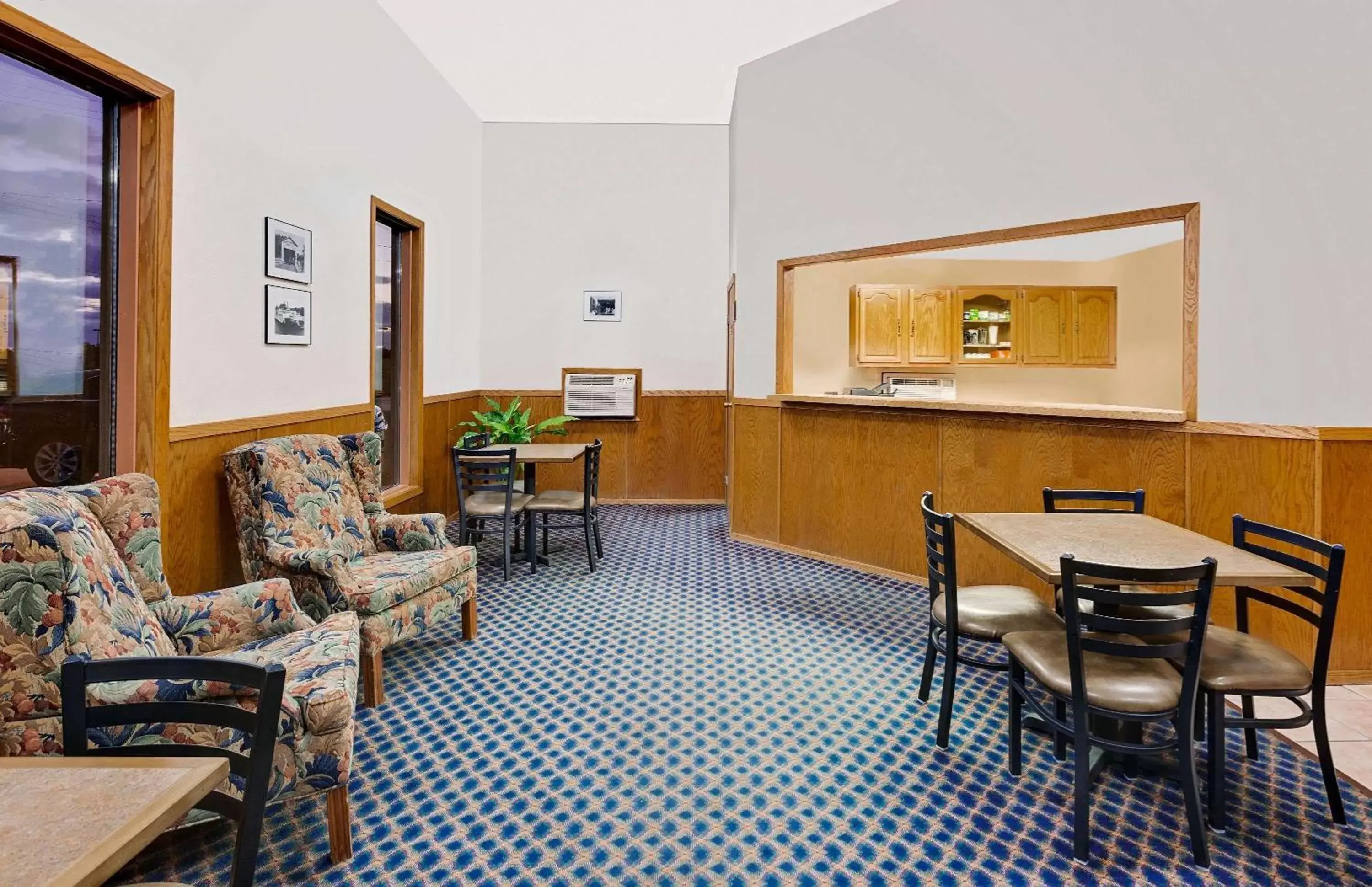 Lobby or reception in Super 8 by Wyndham Keokuk