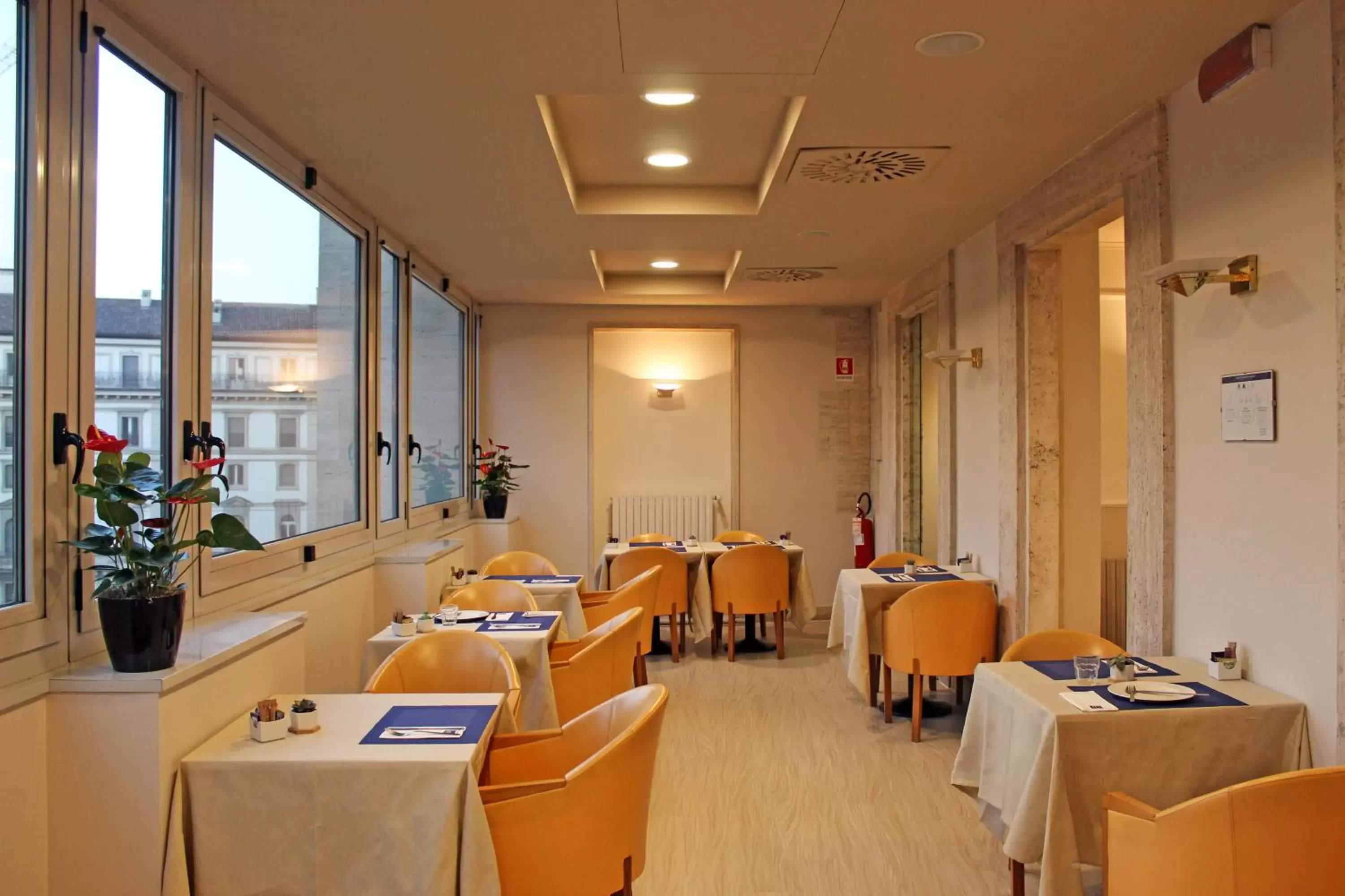 Breakfast, Restaurant/Places to Eat in iH Hotels Milano Ambasciatori